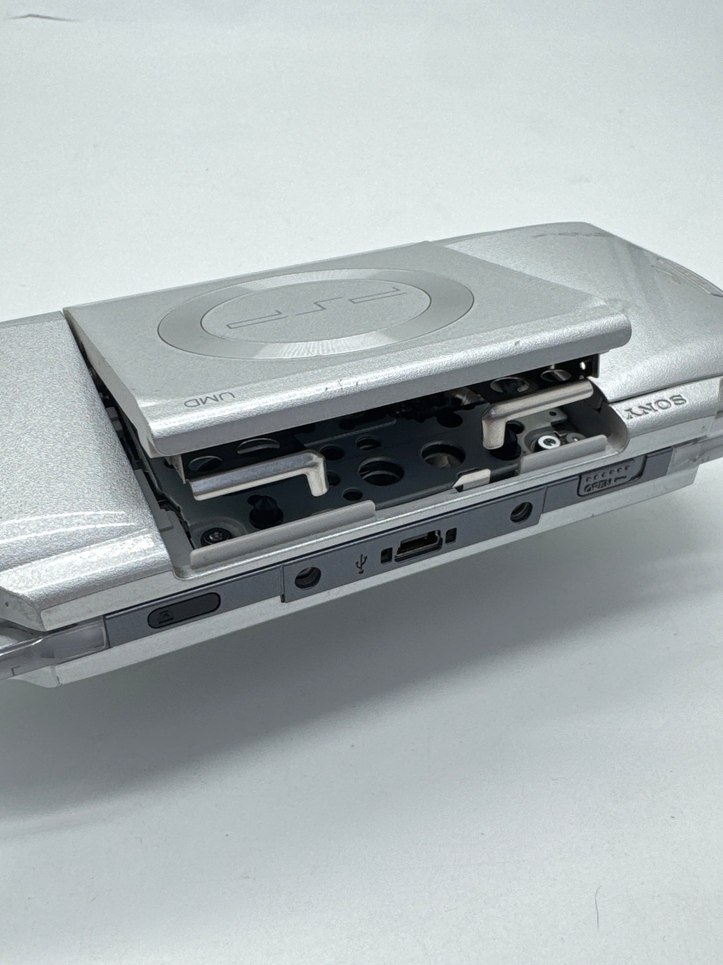 Sony PlayStation Portable PSP-1000 Mystic Silver Console w/ 2400mAh Battery #91