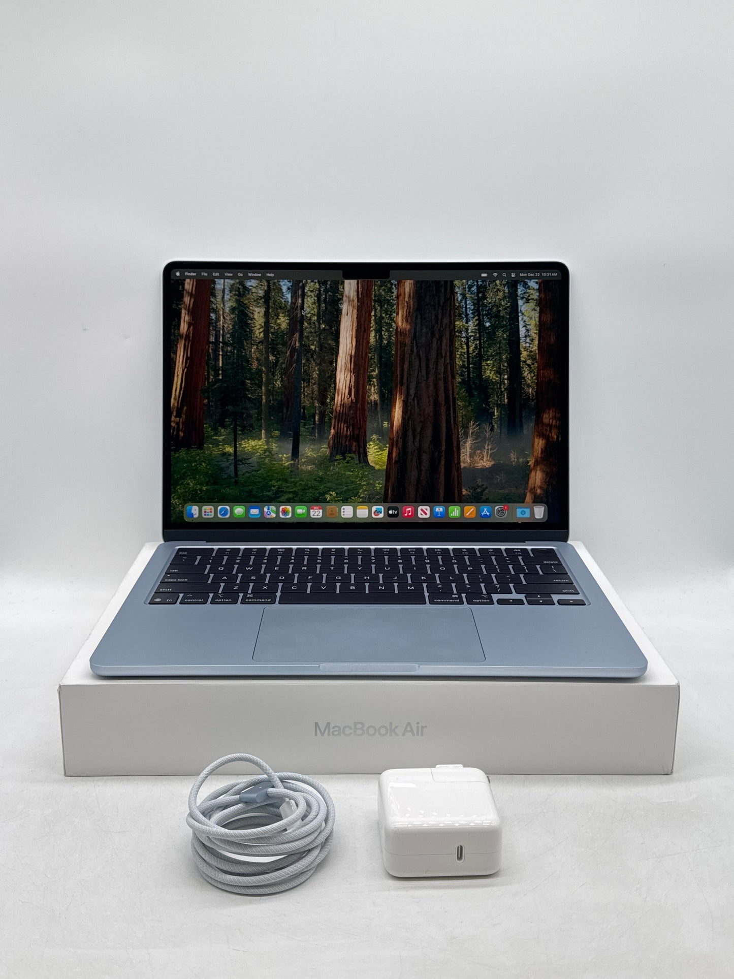 2025 Apple MacBook Air 13.6" A3240 M4 10C-CPU 8C-GPU 16GB RAM 256GB SSD 2 Cycle