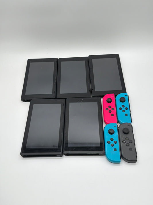 Nintendo Switch 5x Tablet Lot - 4 HAC-001(-01), 1 V1 - Powers On - 4 Left Joycons