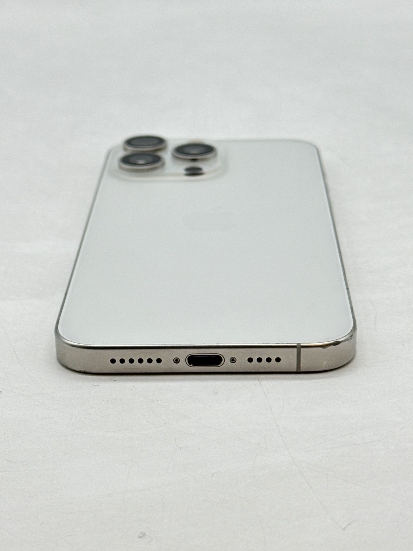 Unlocked Apple iPhone 15 Pro Max A2849 256GB White Titanium 81% Battery Health