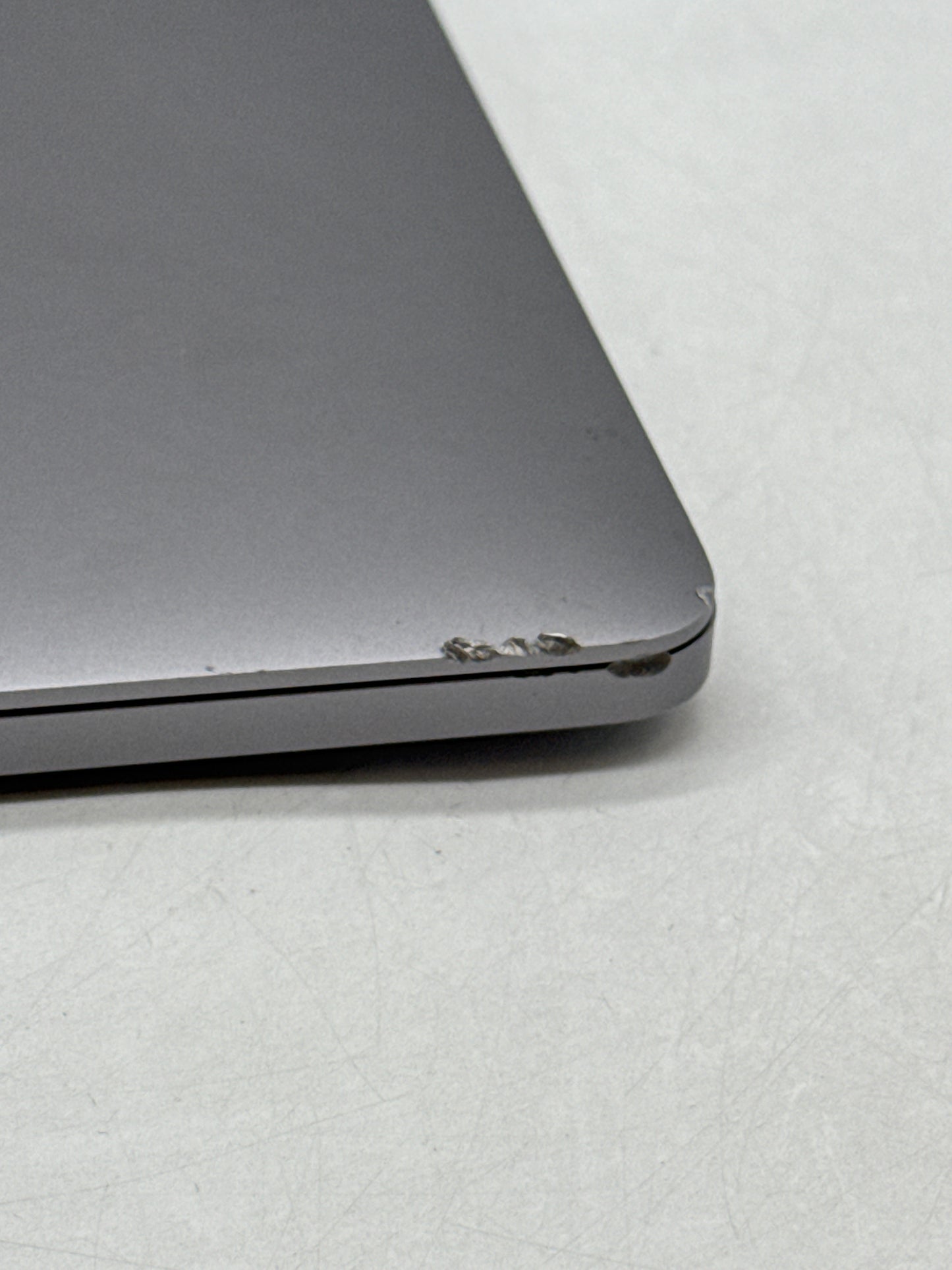 2018 Apple MacBook Pro 15.4" A1990 Core i9 32GB RAM 1TB SSD - Bad Display Read!