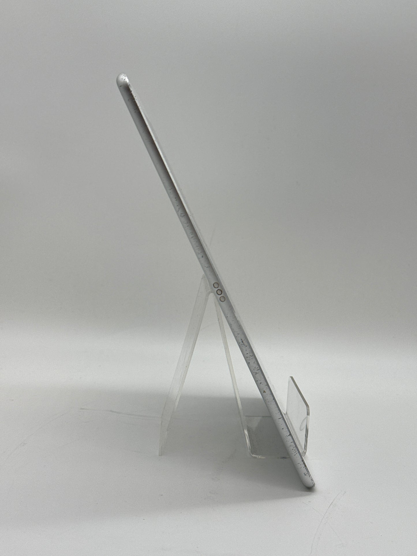 Apple iPad Pro 9.7-inch A1673 128GB Silver Bad Charging Port / Untested
