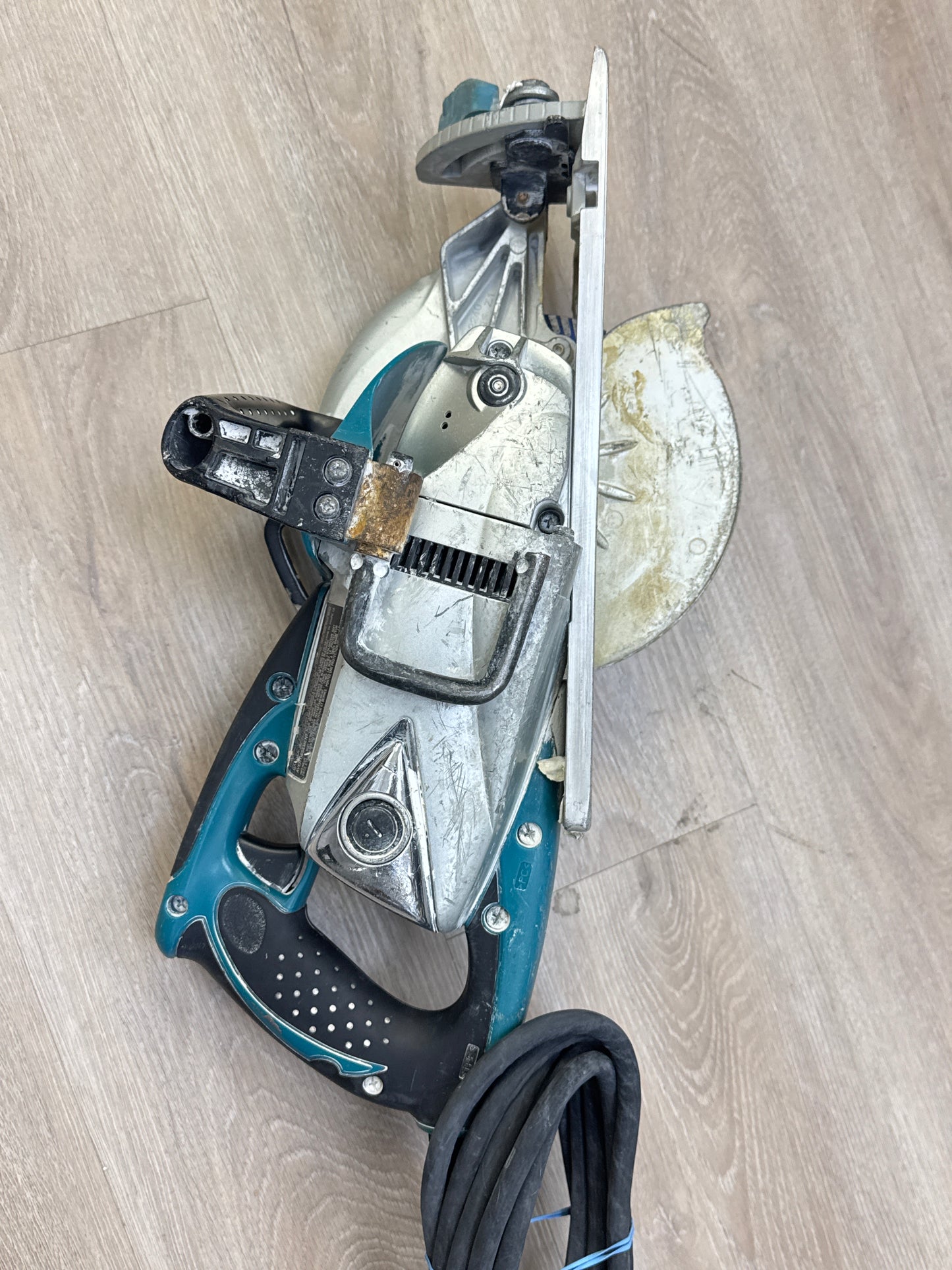 Makita 5377MG 7-1/4” Hypoid Circular Saw – Magnesium Housing – Heavy Duty