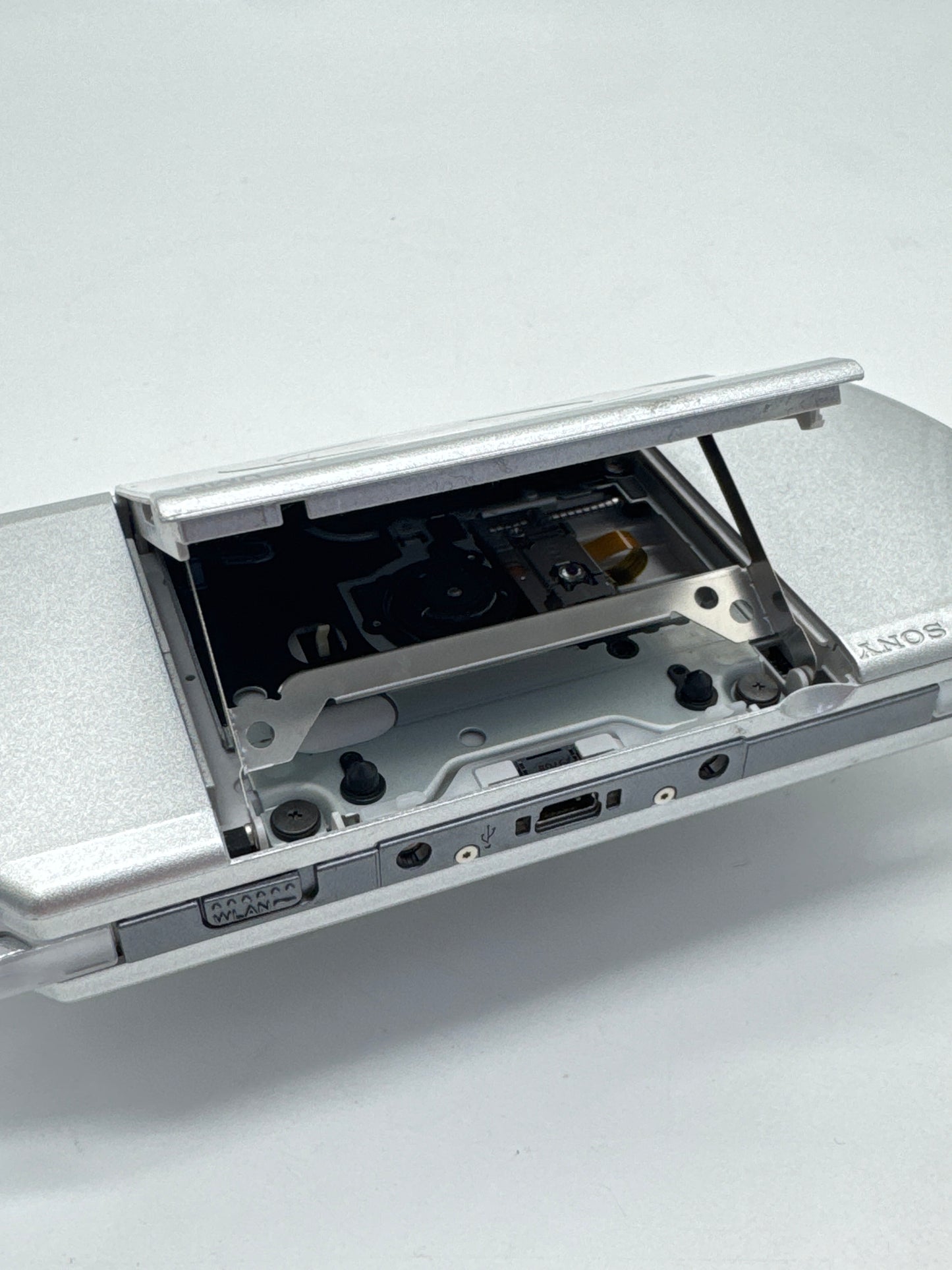 Sony PSP-2000 Mystic Silver Console w/ 1200mAh Battery #90 BAD SCREEN AS IS