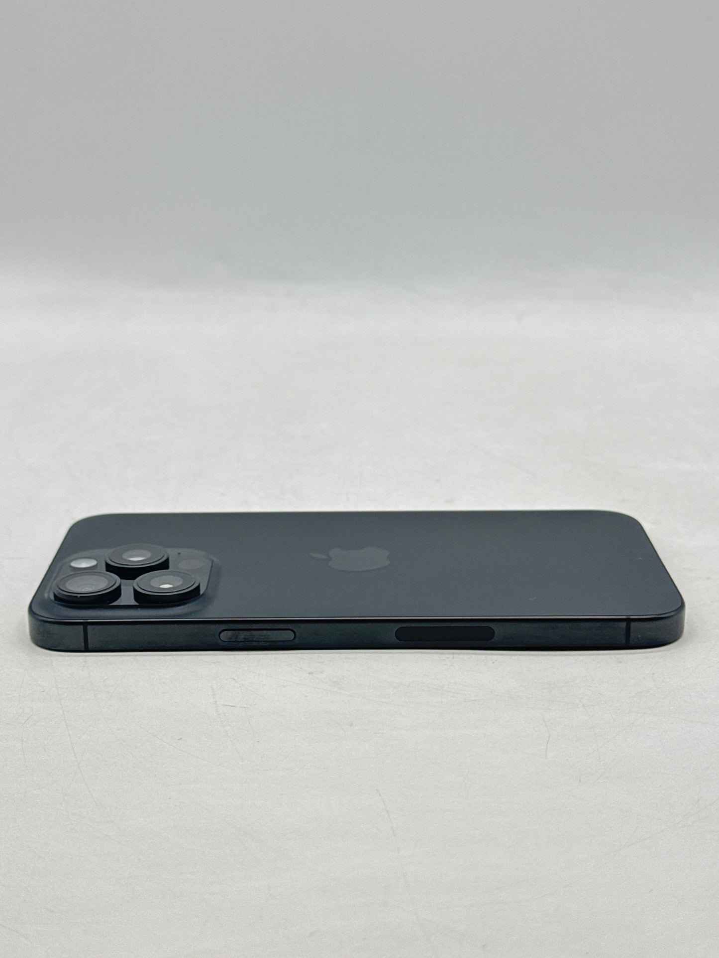 AT&T Apple iPhone 15 Pro Max A2849 256GB Black Titanium 89% Battery Health