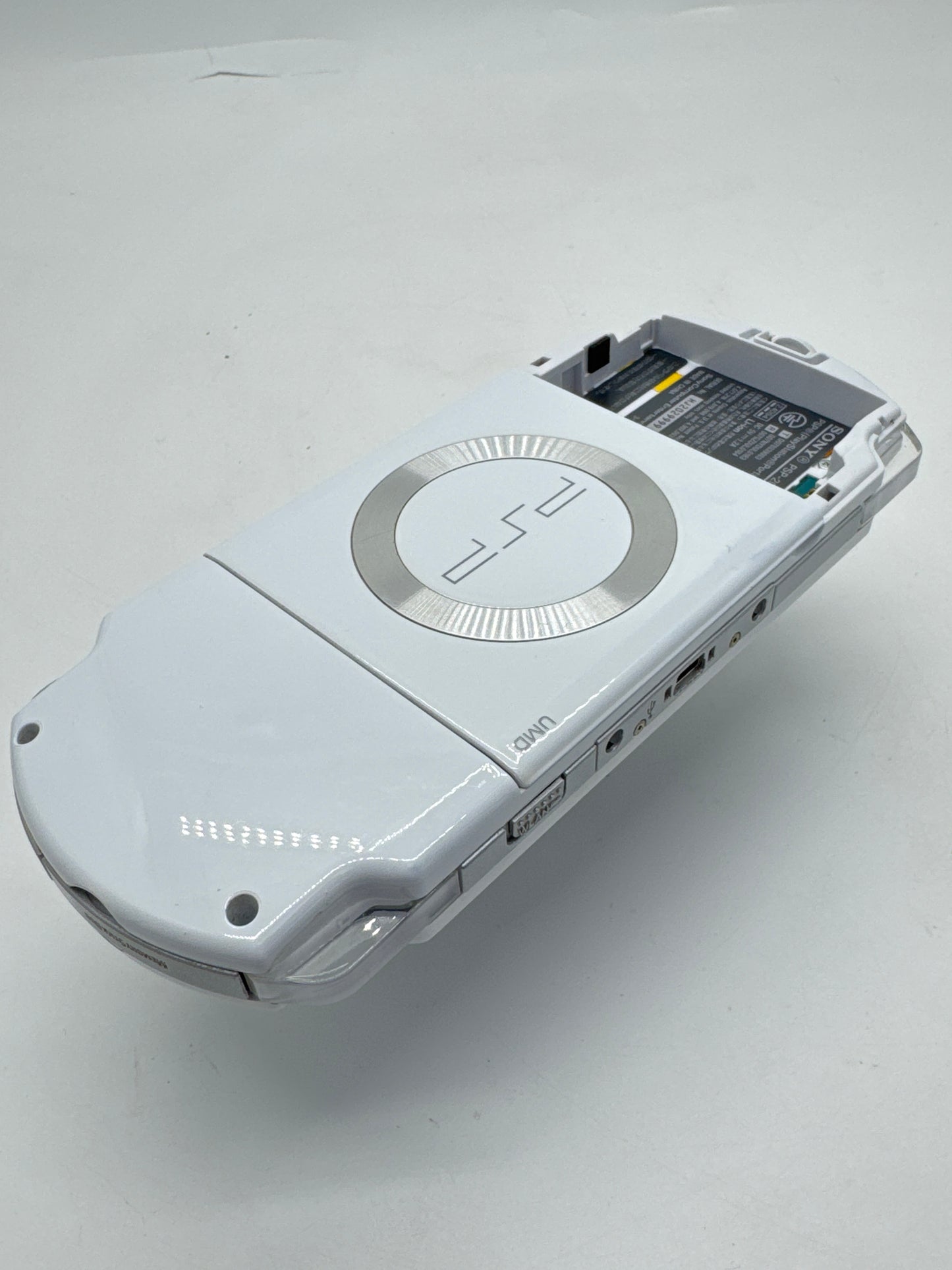Sony PSP-2000 White Console #221 No Battery or Lid No Charger AS IS