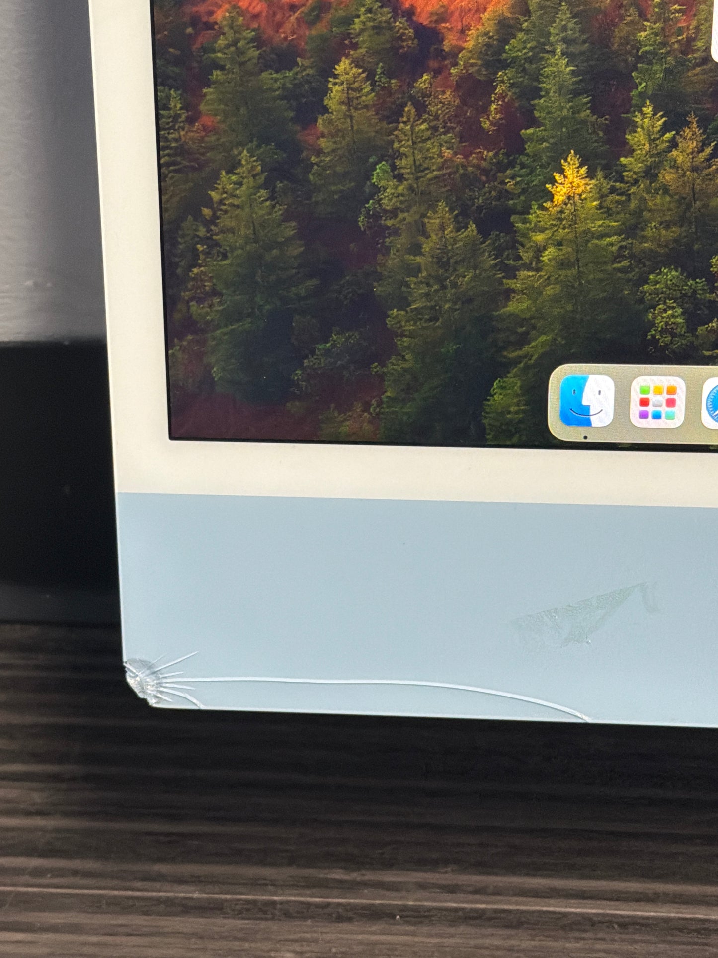 Apple iMac 24 inch M1 2021 8GB RAM 256GB SSD Blue A2439 - Cracked Glass READ!