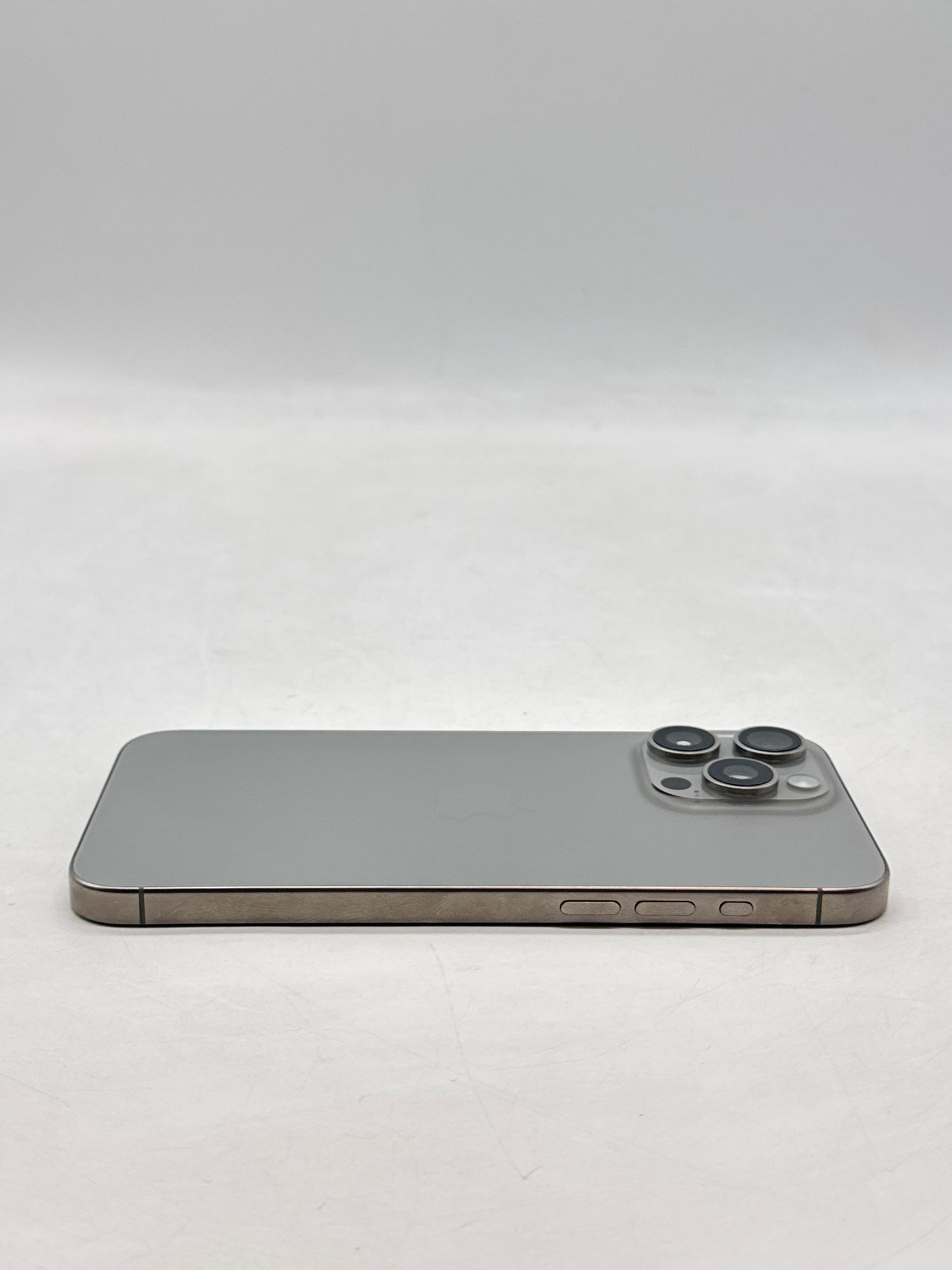 Unlocked Apple iPhone 15 Pro Max A2849 256GB Natural Titanium 87% Battery Health