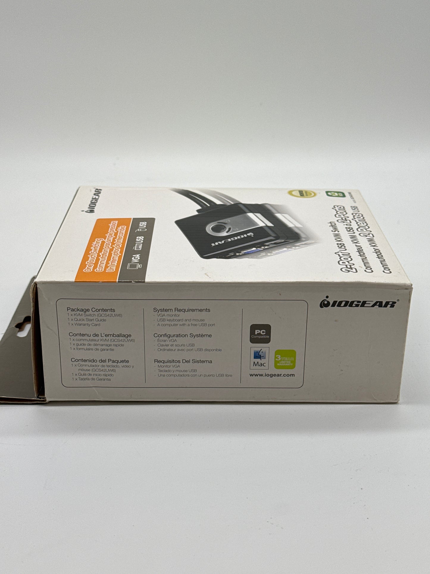 IOGEAR GCS42UW6 2-Port Compact USB VGA KVM Switch w/ Built-In Cables MAC OR PC