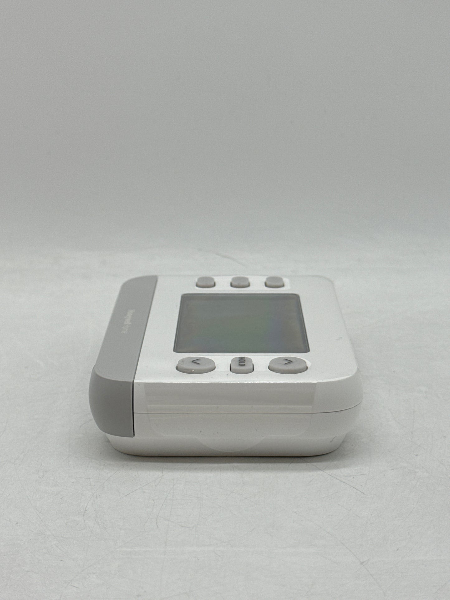 Lot of 4 Honeywell Home RTH21B X2P 1-Stage Programmable Thermostat