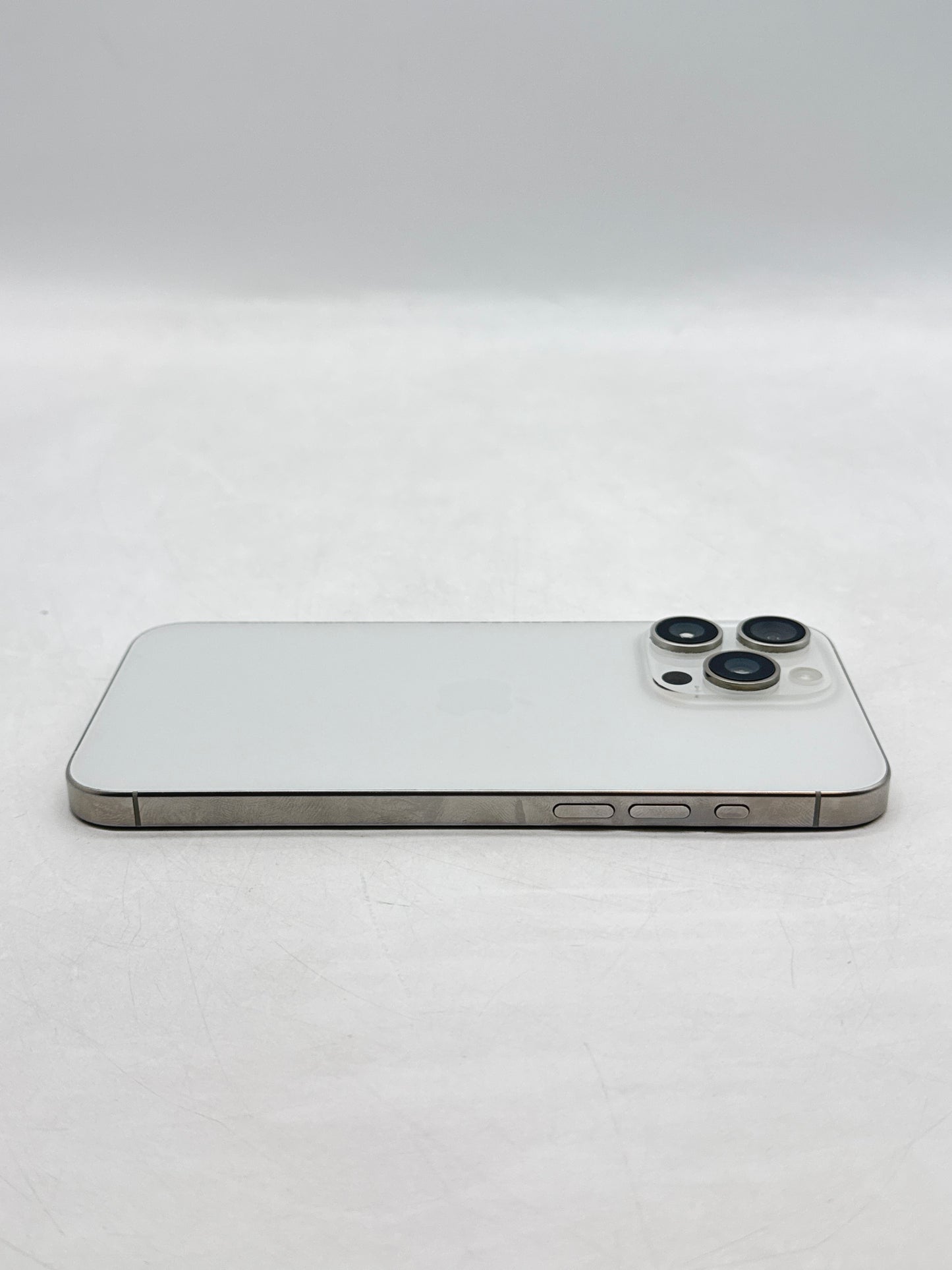 AT&T Apple iPhone 15 Pro Max 6.7" A2849 1TB White Titanium 87% Battery Health