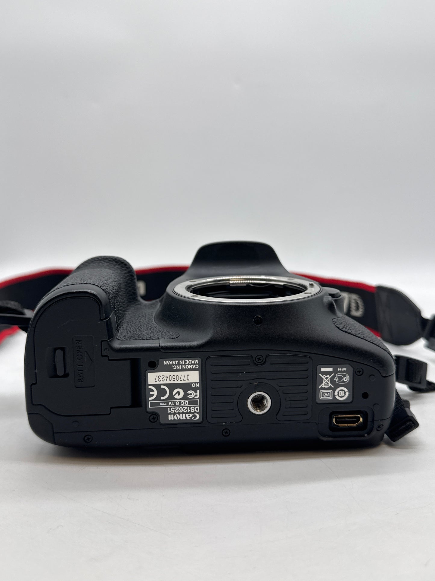 Canon EOS 7D 18.0 MP Digital SLR Camera Only - Broken pins on card slot