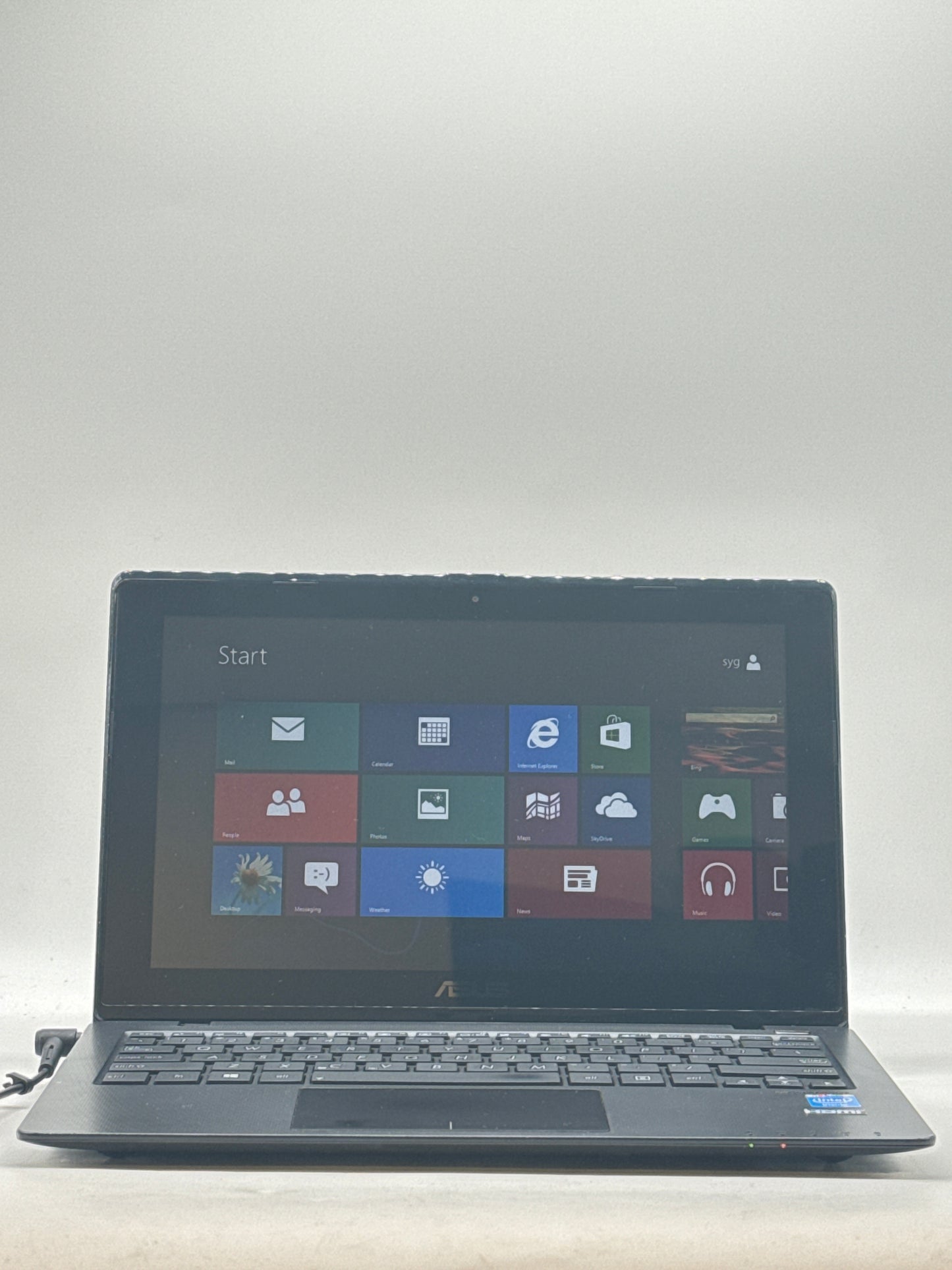 Asus X200CA Notebook PC 11 Inch Intel Celeron 4GB RAM 500GB HDD !Read