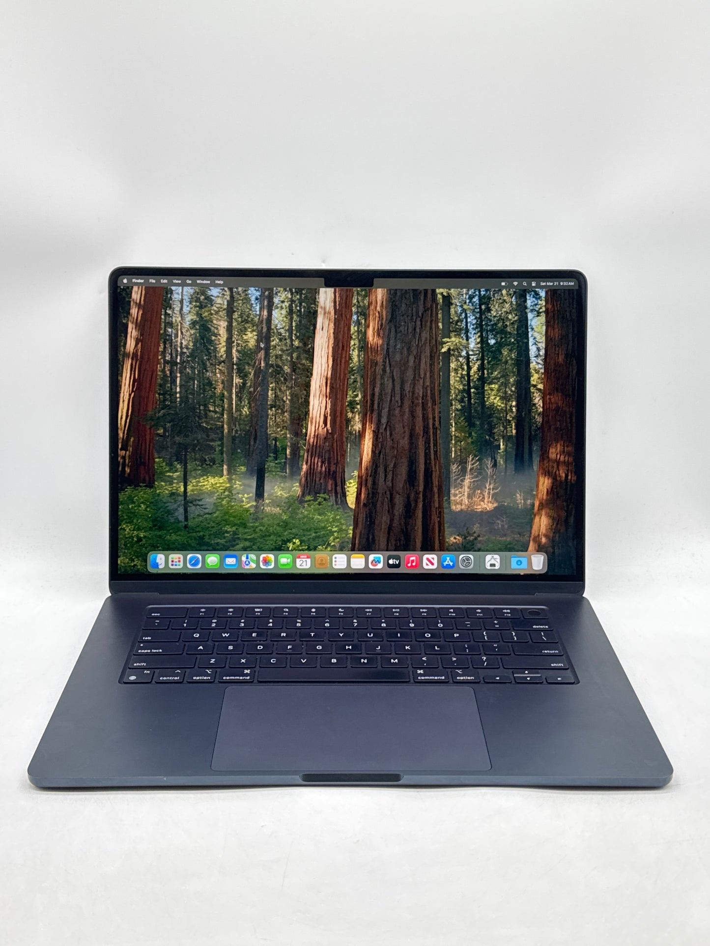 2024 Apple MacBook Air 15.3" A3114 M3 8C-CPU 10C-GPU 512GB SSD 8GB RAM