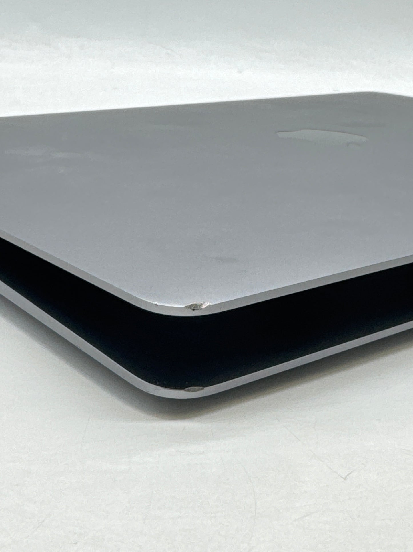 2020 Apple MacBook Air 13.3" A2337 M1 8C-CPU 7C-GPU 8GB RAM 256GB SSD Read!