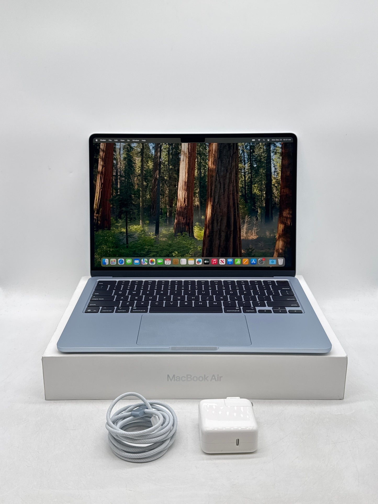 2025 Apple MacBook Air 13.6" A3240 M4 10C-CPU 8C-GPU 16GB RAM 256GB SSD 2 Cycle