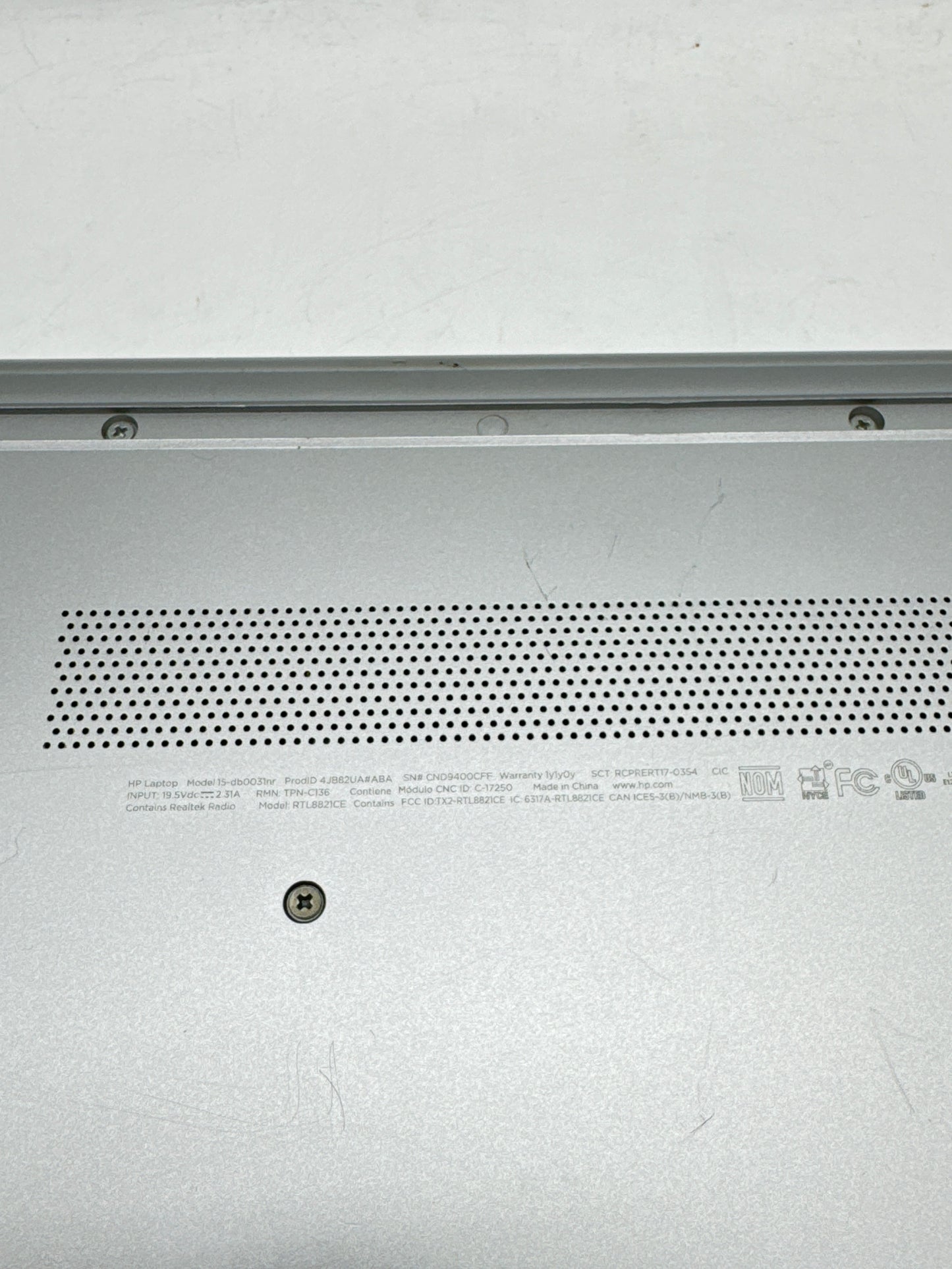 HP 15-db0031nr 15-inch AMD A9 4GB RAM 1TB Silver NO OS MISSING KEYS READ