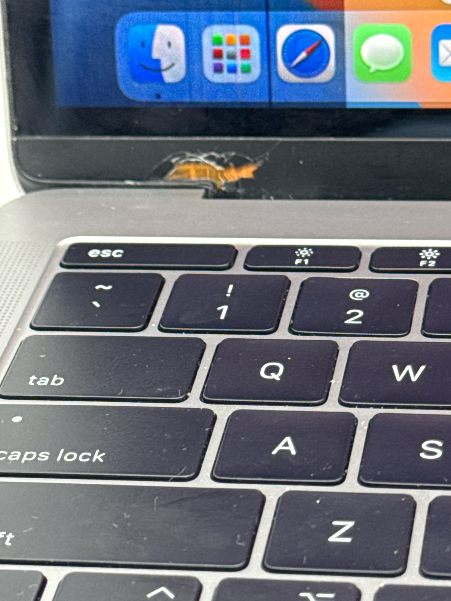 2017 Apple MacBook Pro 13.3" A1708 Core i5 2.3GHz 8GB 128GB SSD - Read!