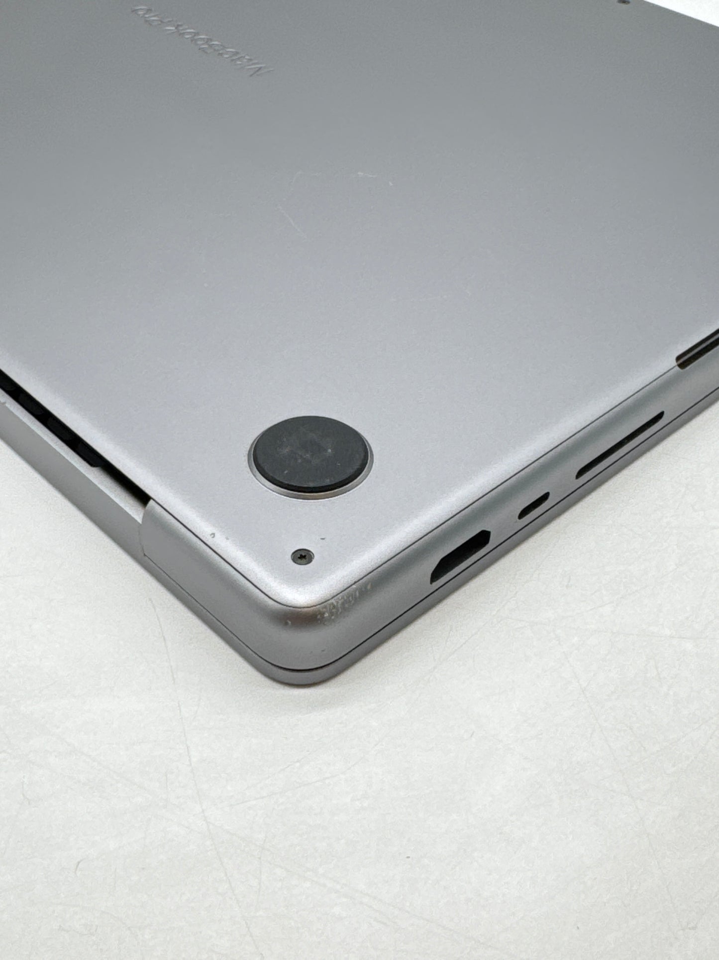 2021 Apple MacBook Pro 16.2" A2485 M1 Pro 10C-CPU 16C-GPU 16GB RAM 512GB SSD