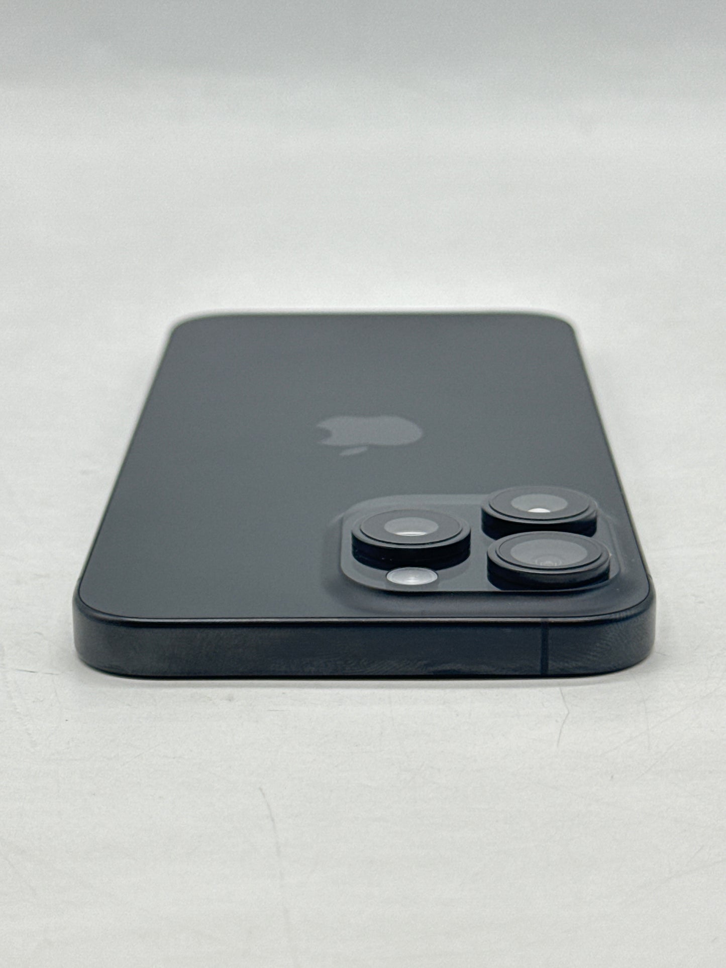 AT&T Apple iPhone 15 Pro Max A2849 256GB Black Titanium 89% Battery Health