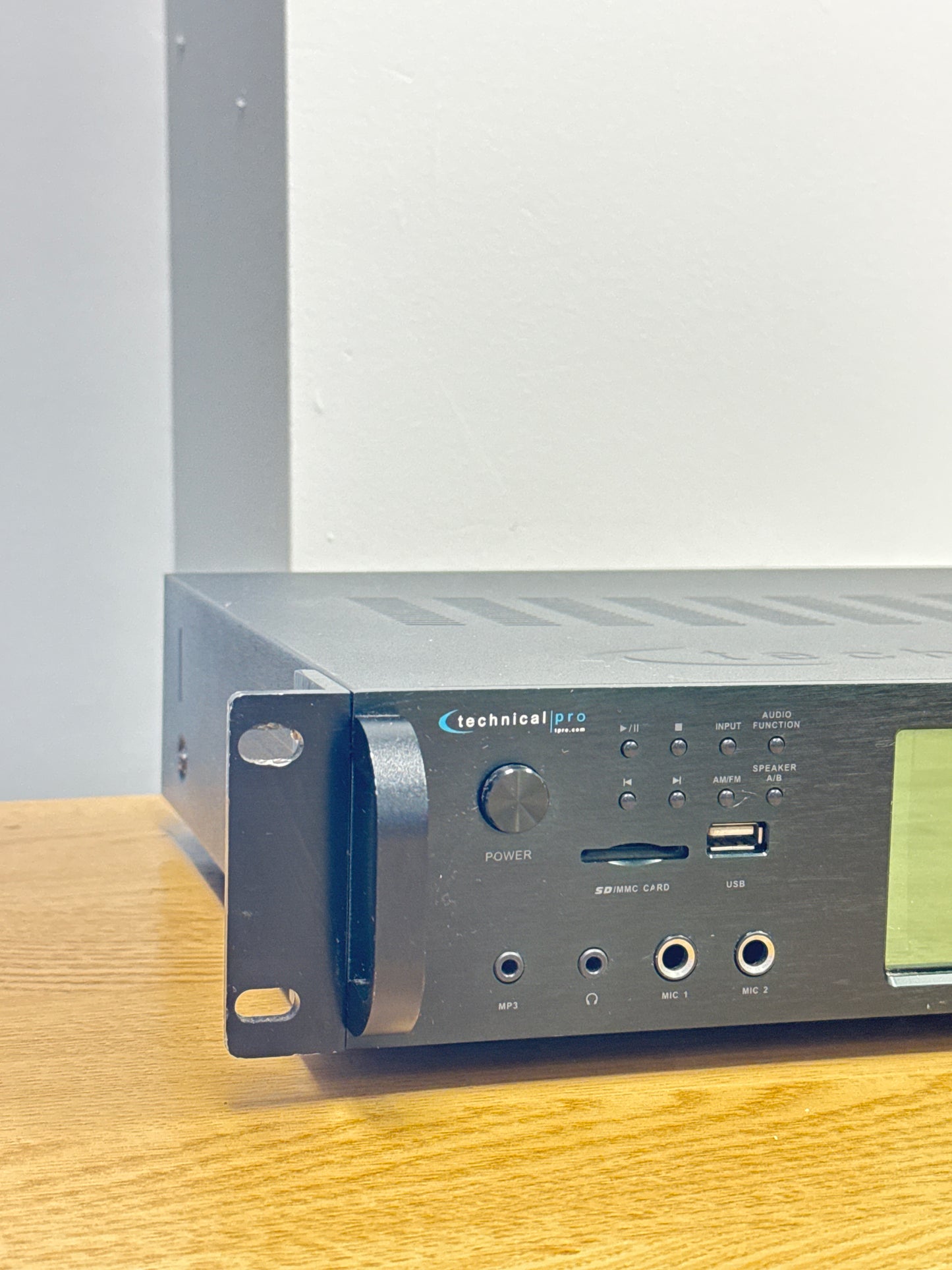 Technical Pro HB1502U hybrid amplifier 1500 watts