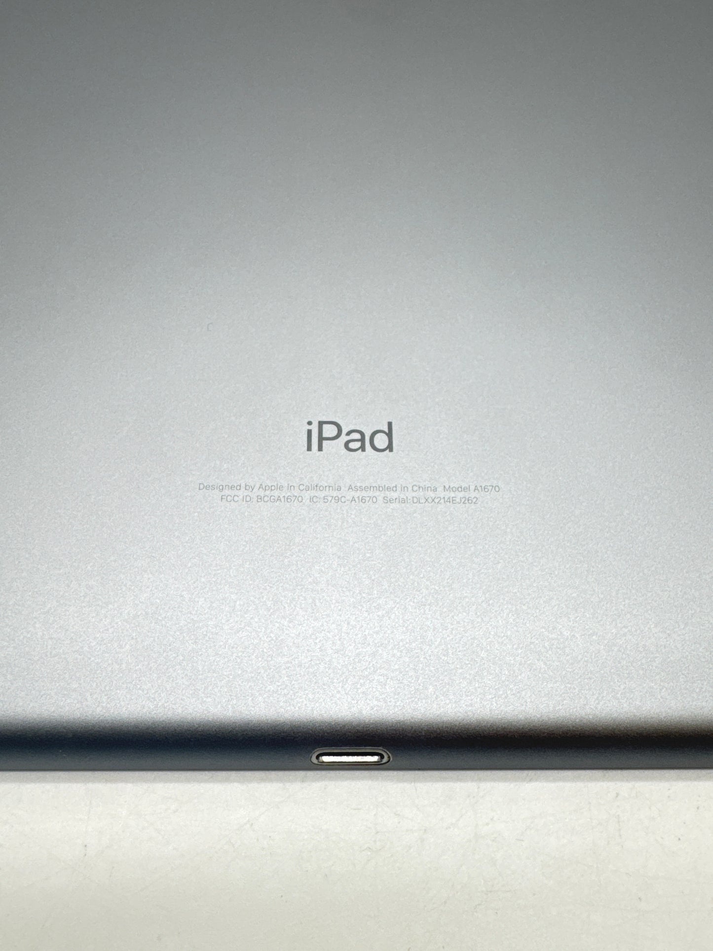 Apple iPad Pro 2nd Gen 12.9" (A1670) 64GB Wi-Fi !Read