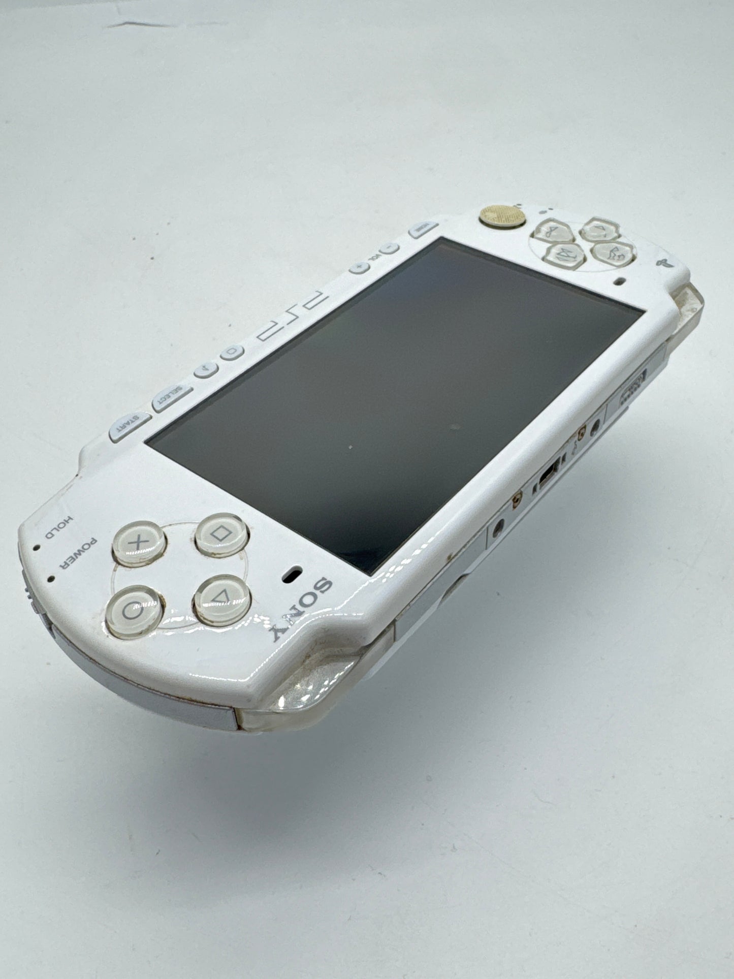 Sony PSP-2000 White Console #222 No Battery or Lid No Charger AS IS