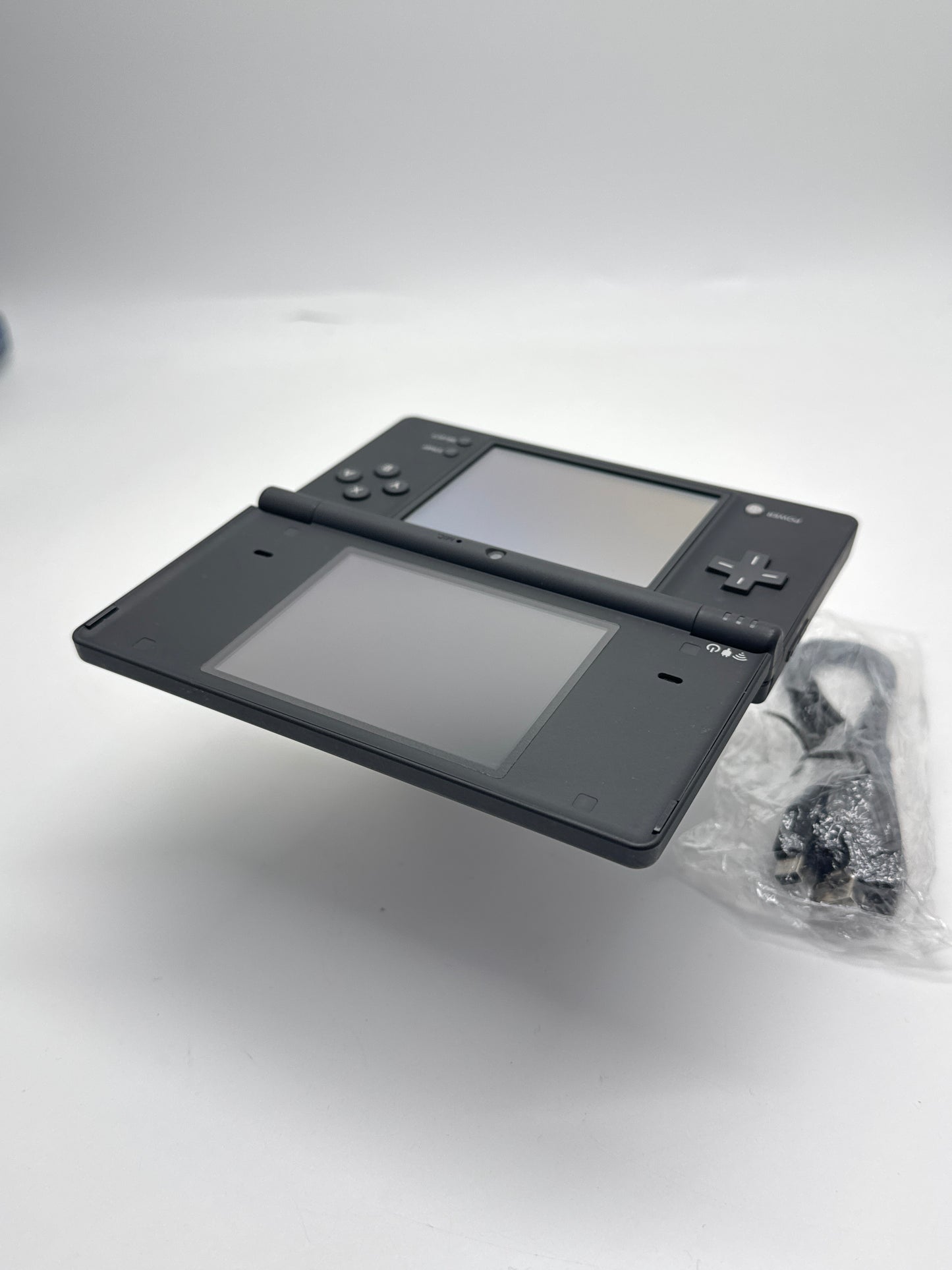 Nintendo DSi TWL-001(JPN) Black Console #423 w/Stylus & Charger Yellowed Displays AS IS