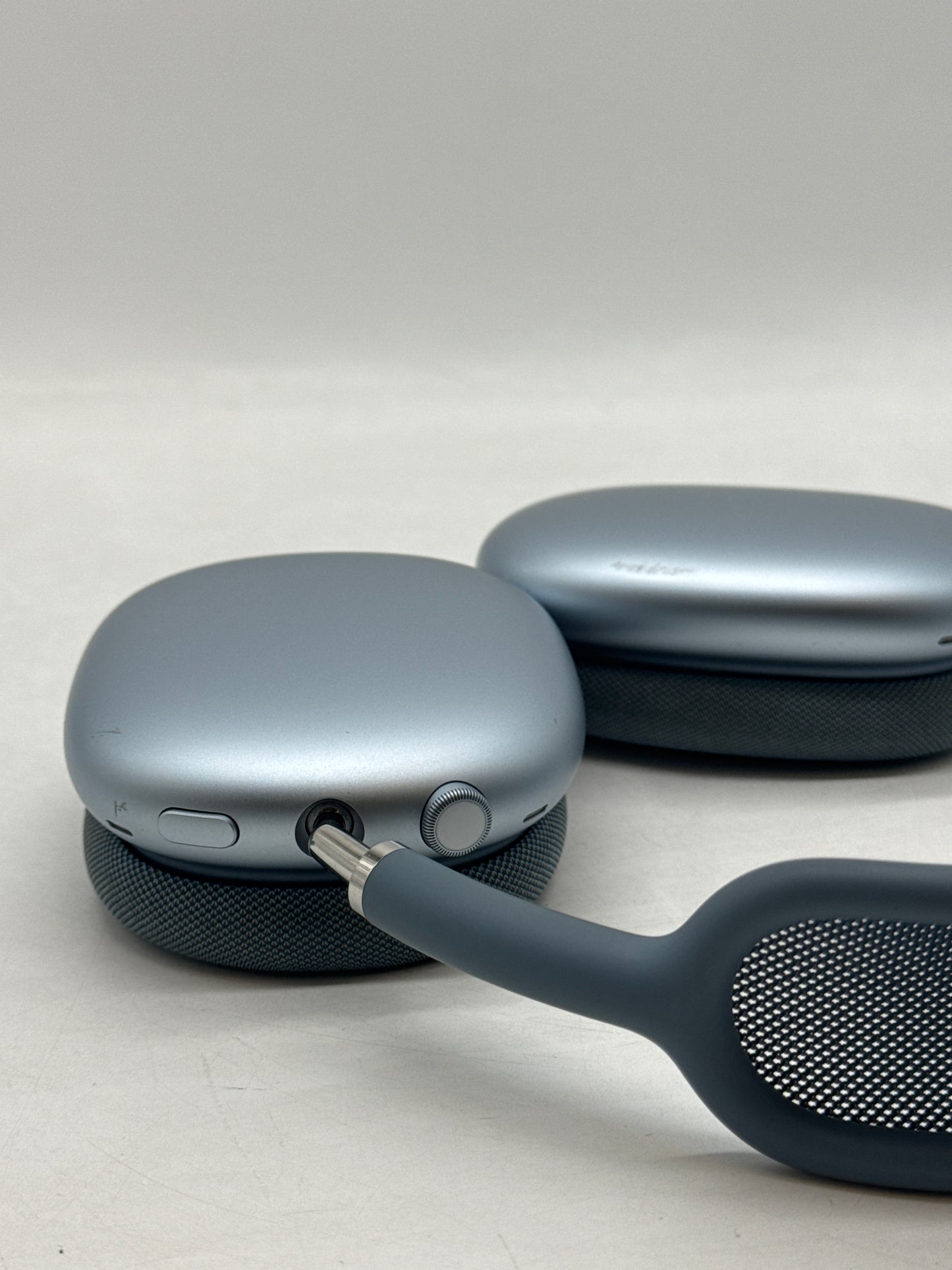 Apple AirPods Max A3184 Wireless Over-Ear Headphones Blue