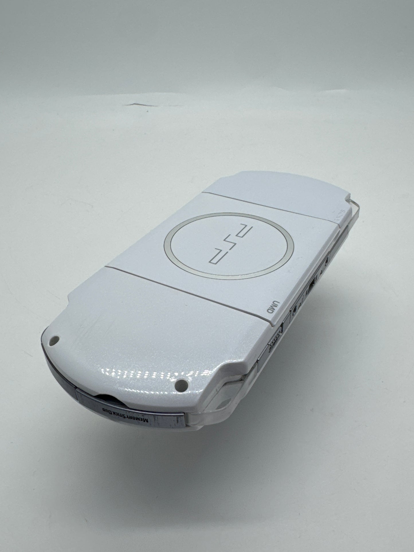Sony PSP-3000 White Console #448 w/ 1200mAh Battery & 4GB Memory Stick