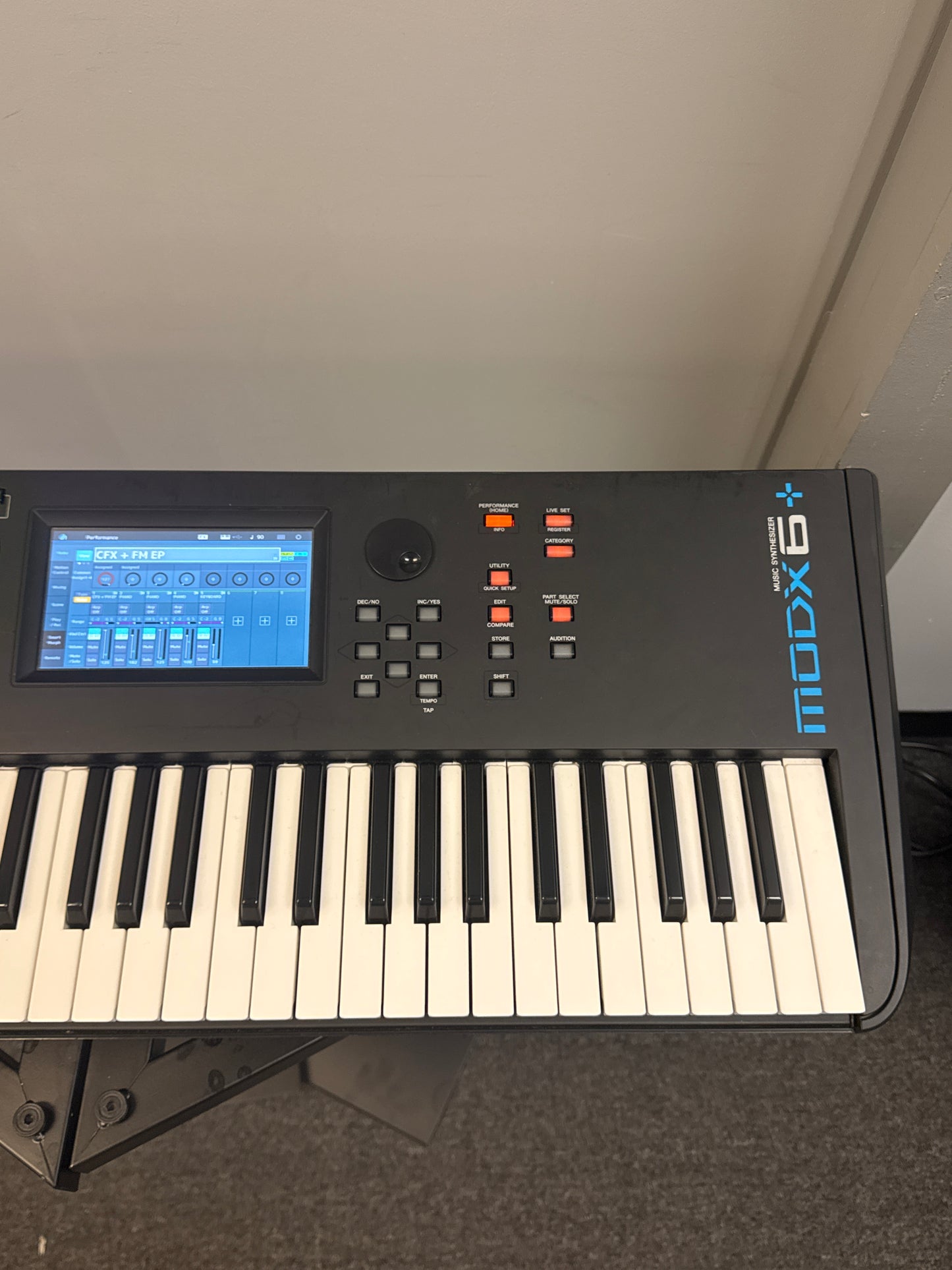 Yamaha MODX6+ 61 Semi-weighted Key Synthesizer w/ power supply