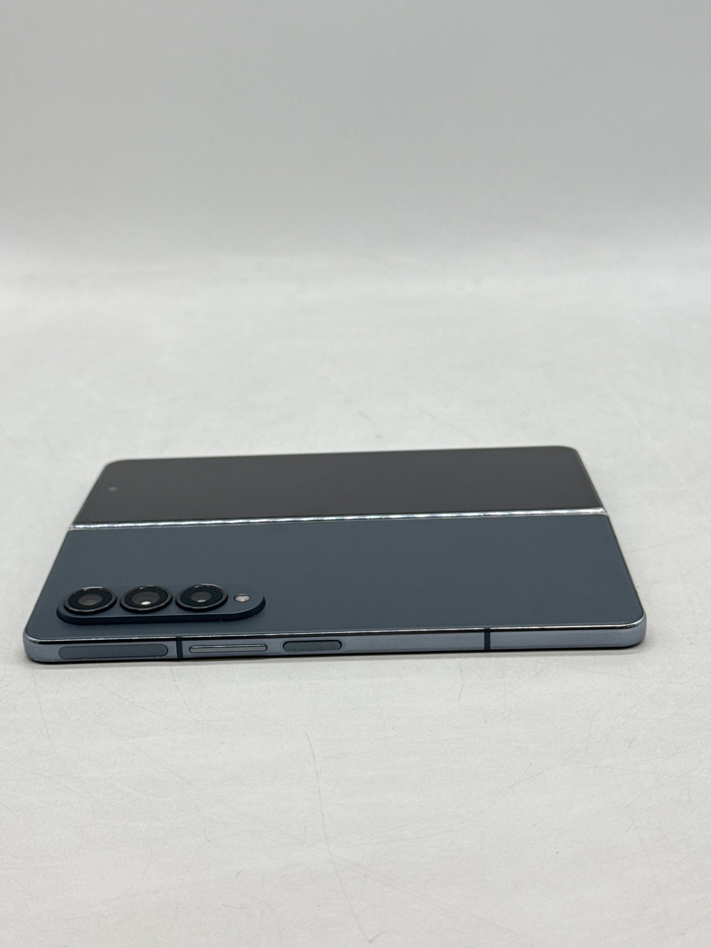 Unlocked Samsung Galaxy Z Fold4 7.6" SM-F936U1 512GB 12GB RAM - Lines on Screen