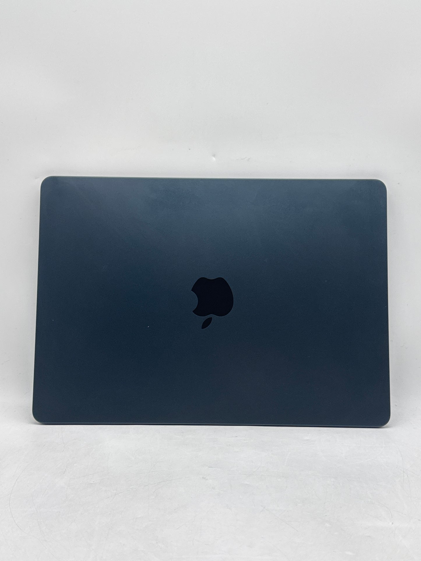 2022 Apple MacBook Air 13.6" A2681 M2 8C-CPU 8C-GPU 8GB RAM 256GB SSD 8 Cycle