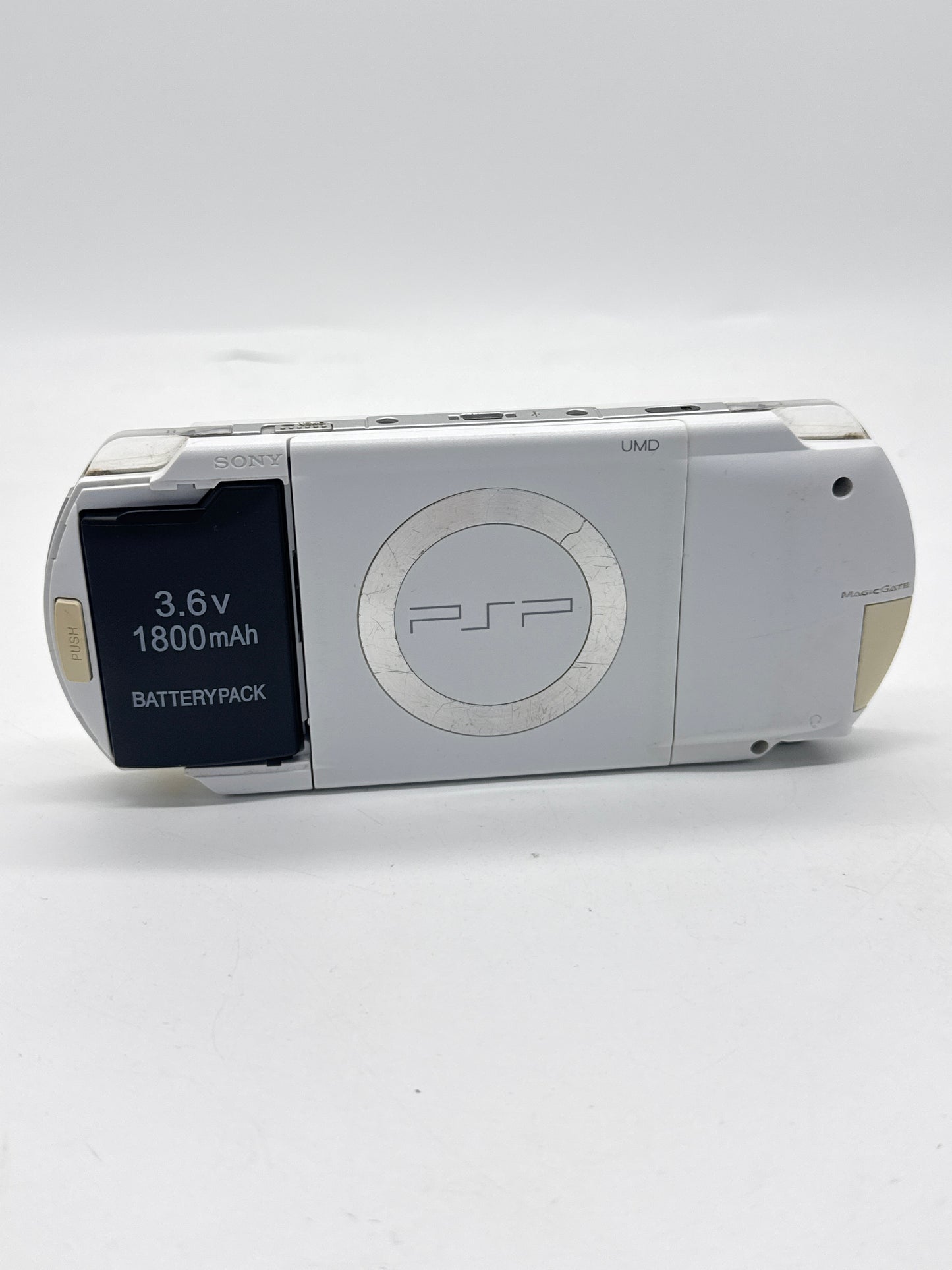 Sony PSP-1000 White Console #39 w/ 1800mAh Battery No Back Lid BAD UMD AS IS