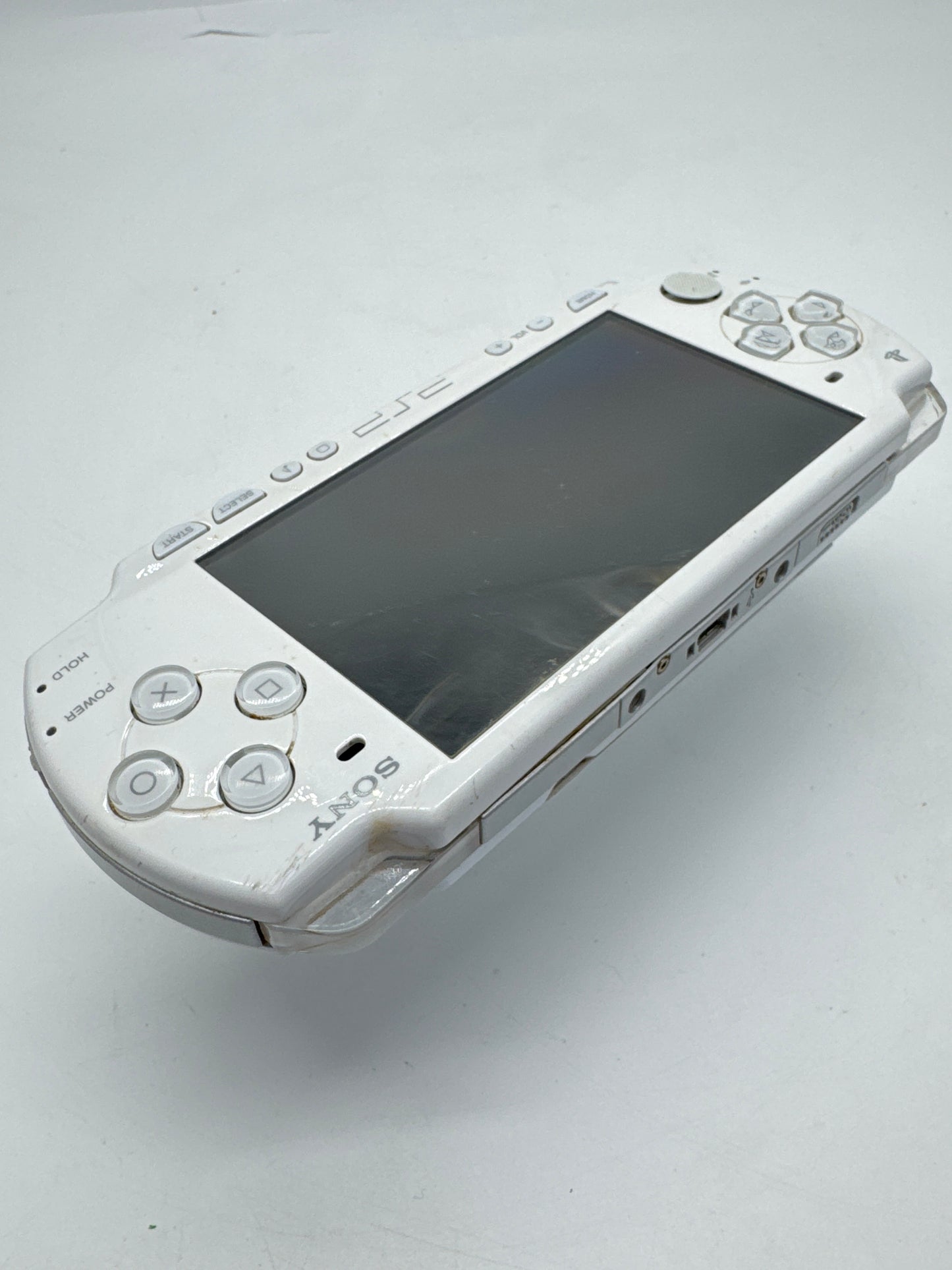 Sony PSP-2000 White Console #223 No Battery or Lid No Charger Bad Screen AS IS