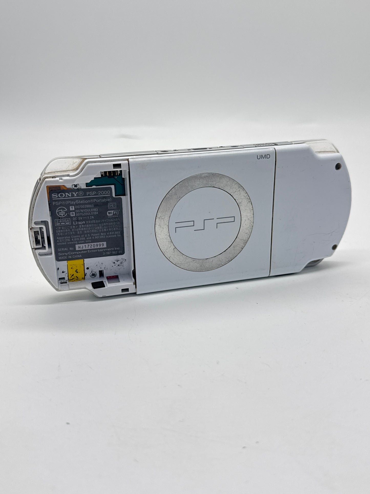 Sony PSP-2000 White Console #223 No Battery or Lid No Charger Bad Screen AS IS