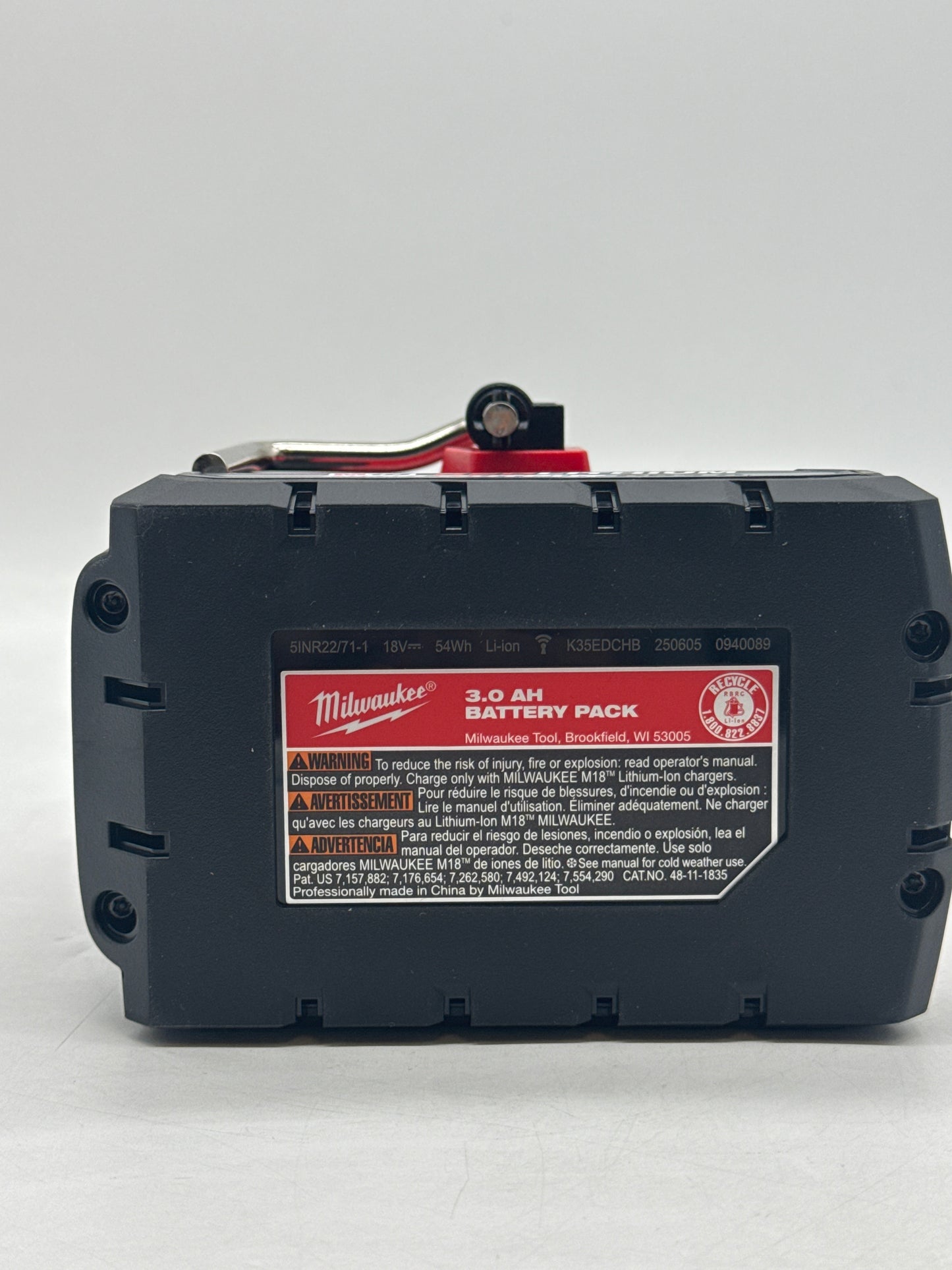 New Milwaukee 2846-20 M18 Power Supply w/Milwaukee M18 Battery CP3.0 48-11-1835