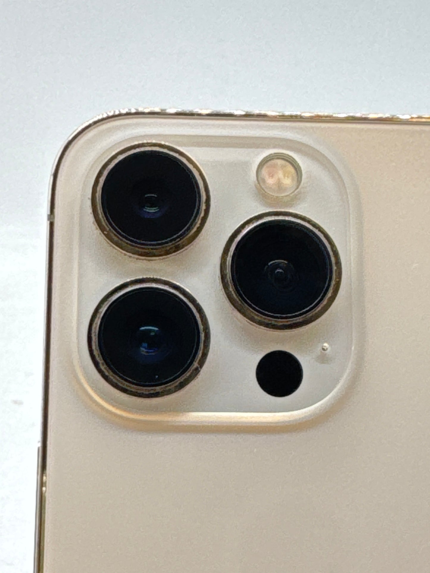 Unlocked Apple iPhone 13 Pro A2483 256GB Gold - Service Battery 77%