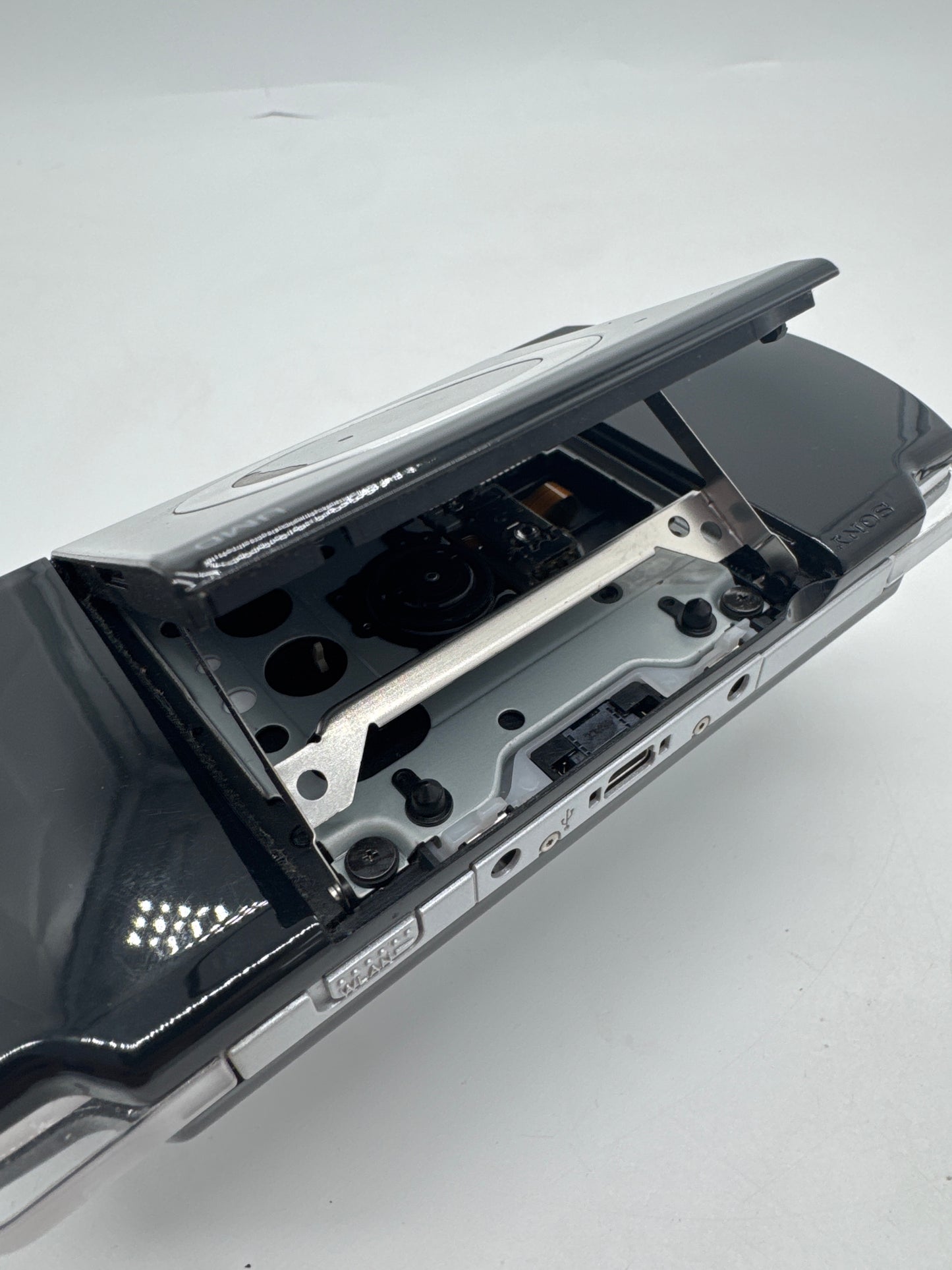 Sony PSP-2000 Piano Black Console #82 w/1200mAh Battery & No Charger