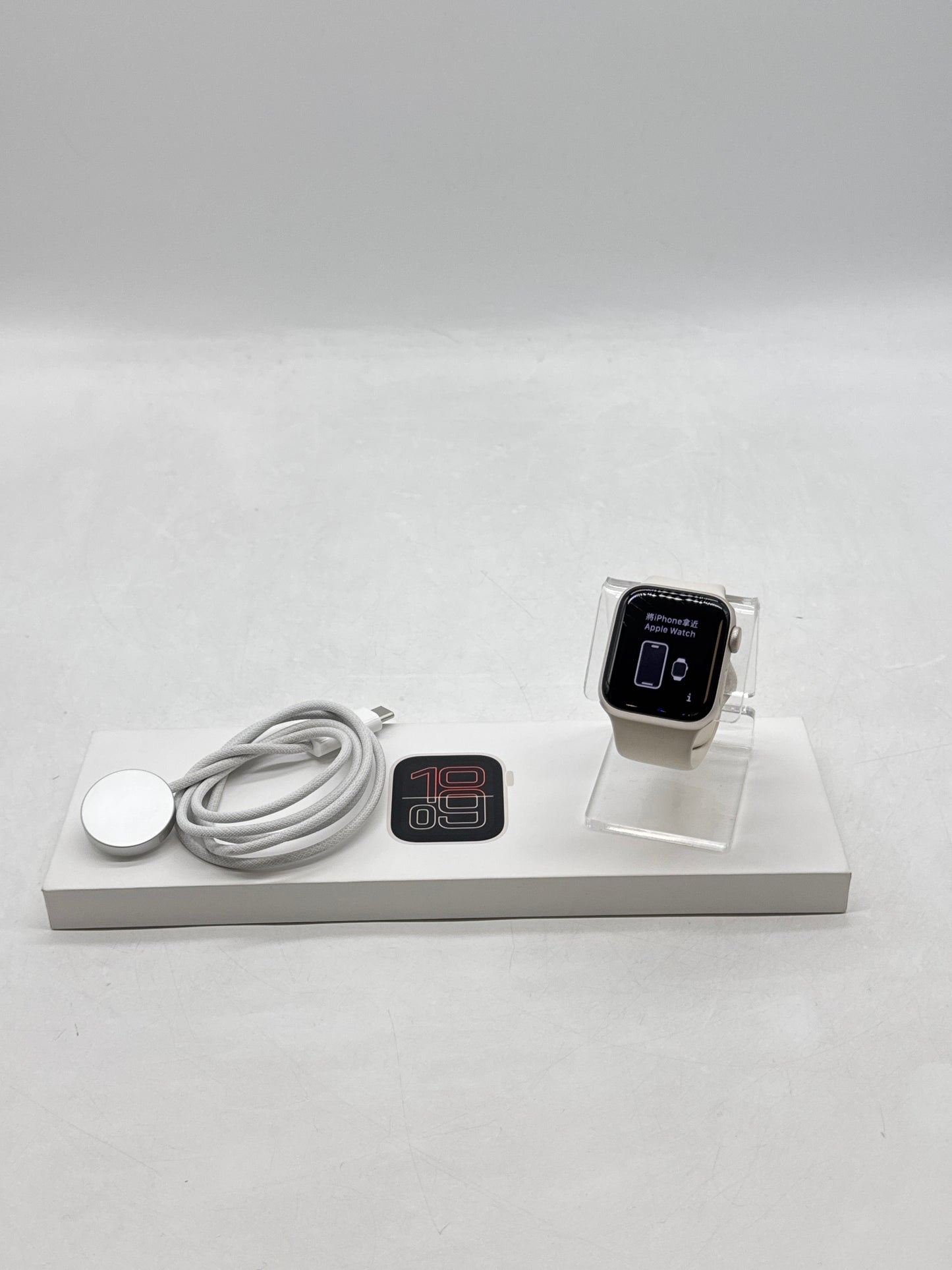 Unlocked Apple Watch SE 3 A3326 40mm GPS + Cellular Starlight Aluminum