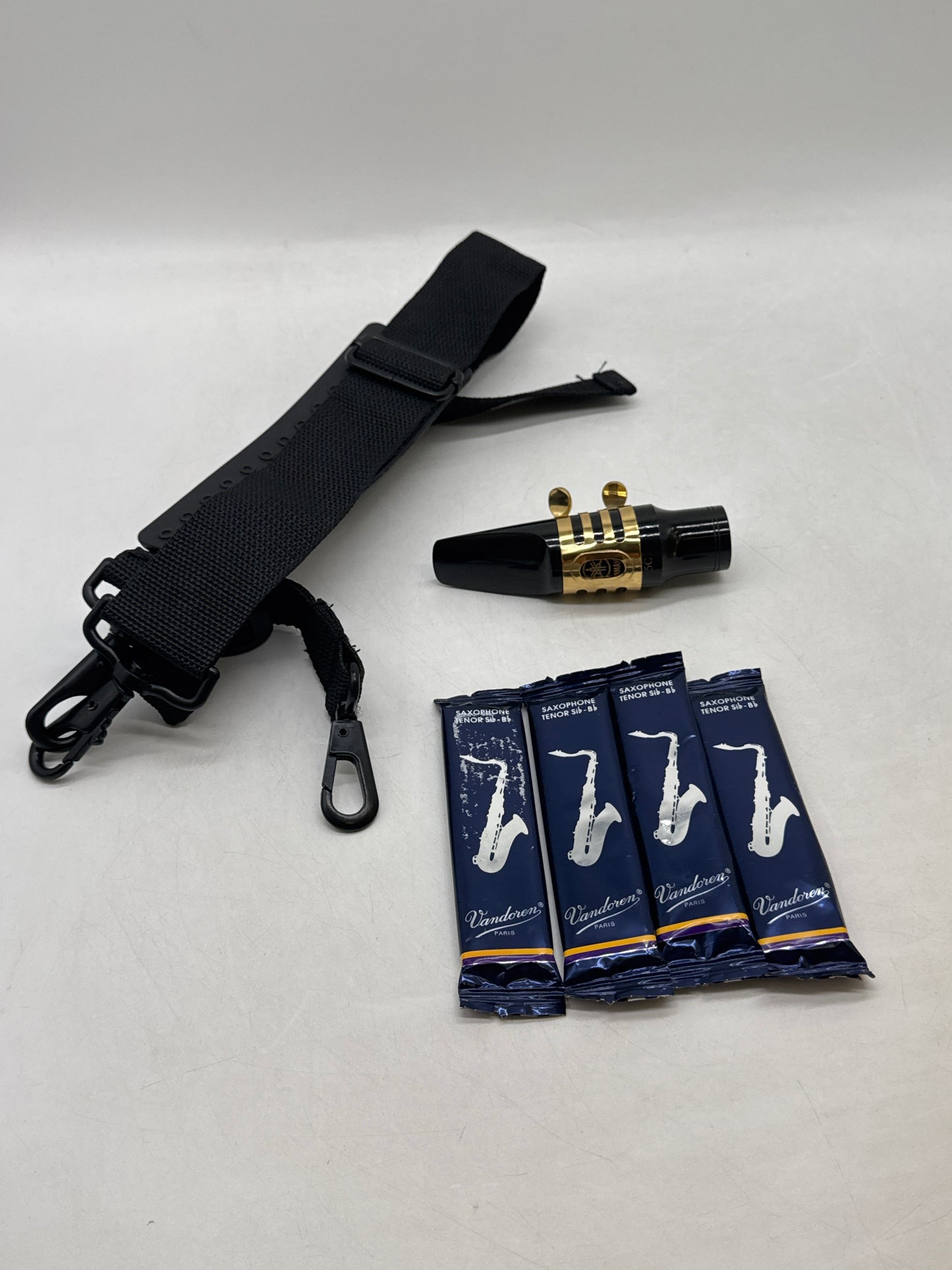 Mendini by Cecilio MBR-30L B-flat baritone horn