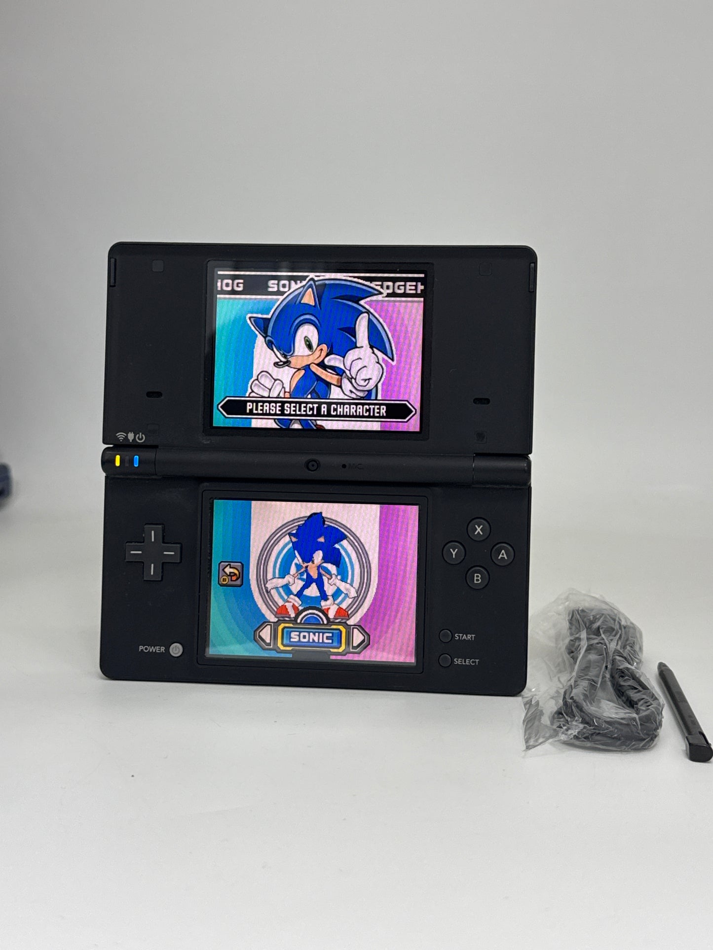 Nintendo DSi TWL-001(JPN) Black Console #422 w/Stylus & Charger Yellowed Displays AS IS