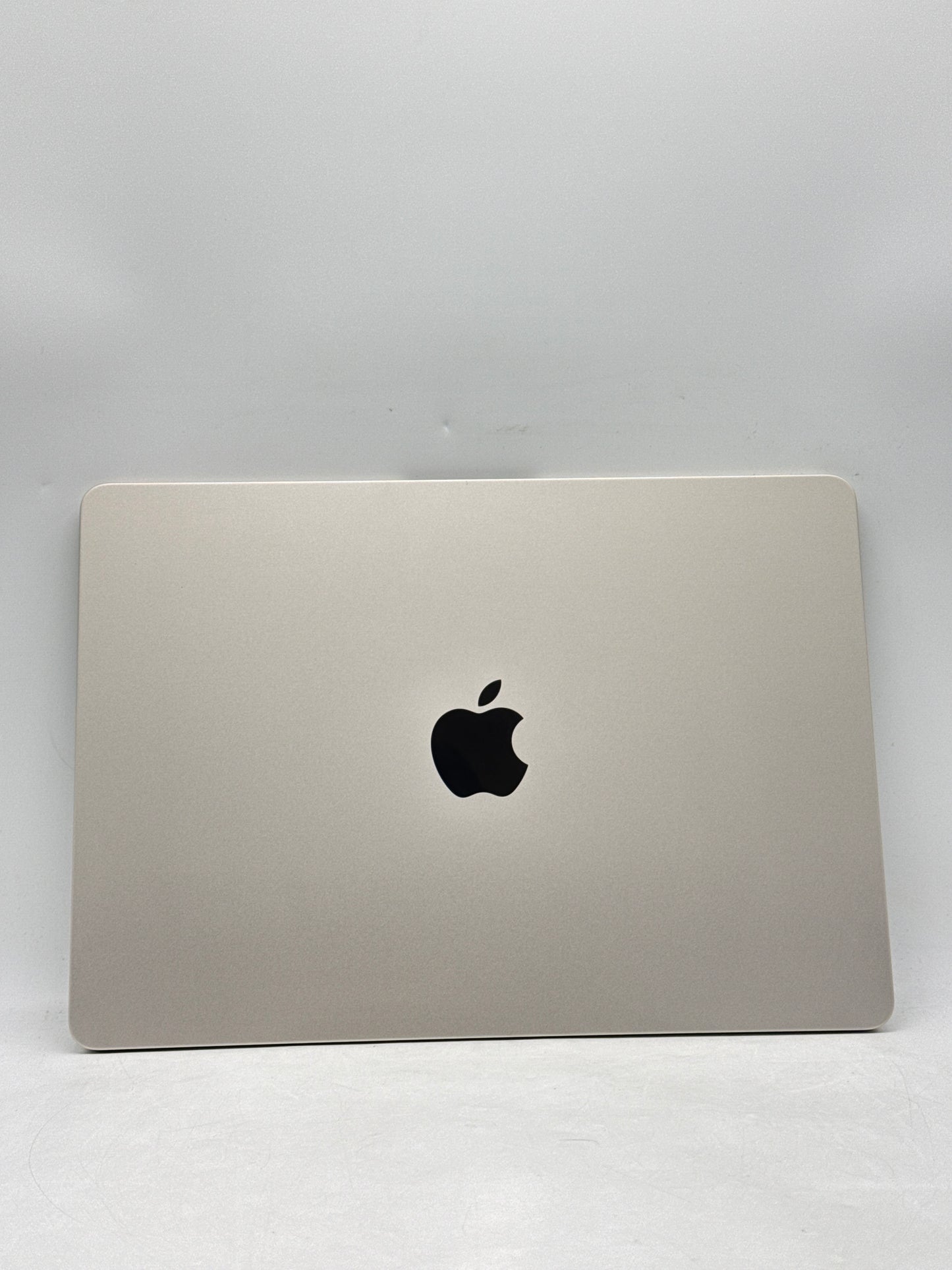 2022 Apple MacBook Air 13.6" A2681 M2 8C-CPU 8C-GPU 8GB RAM 256GB SSD Starlight