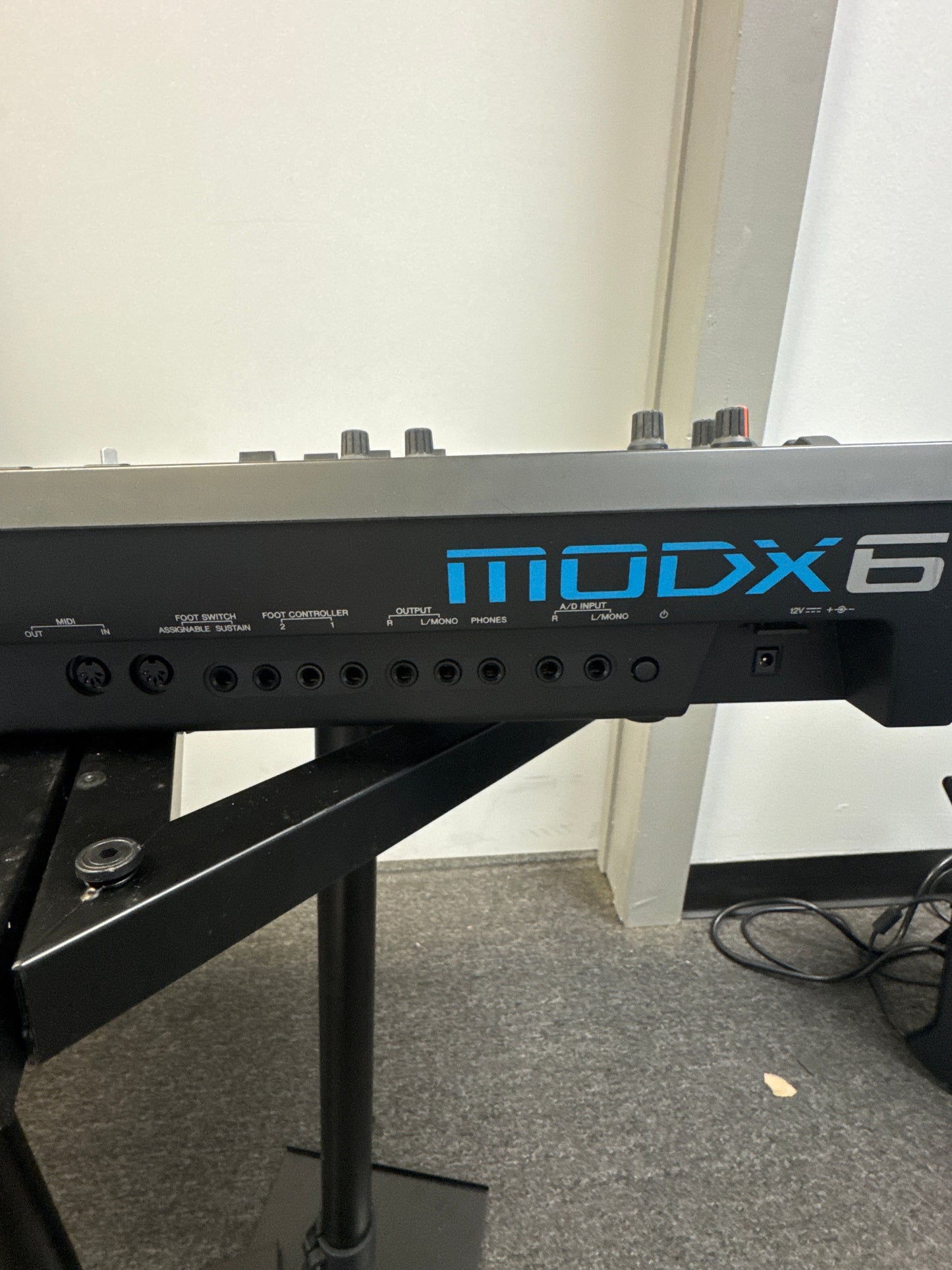 Yamaha MODX6+ 61 Semi-weighted Key Synthesizer w/ power supply