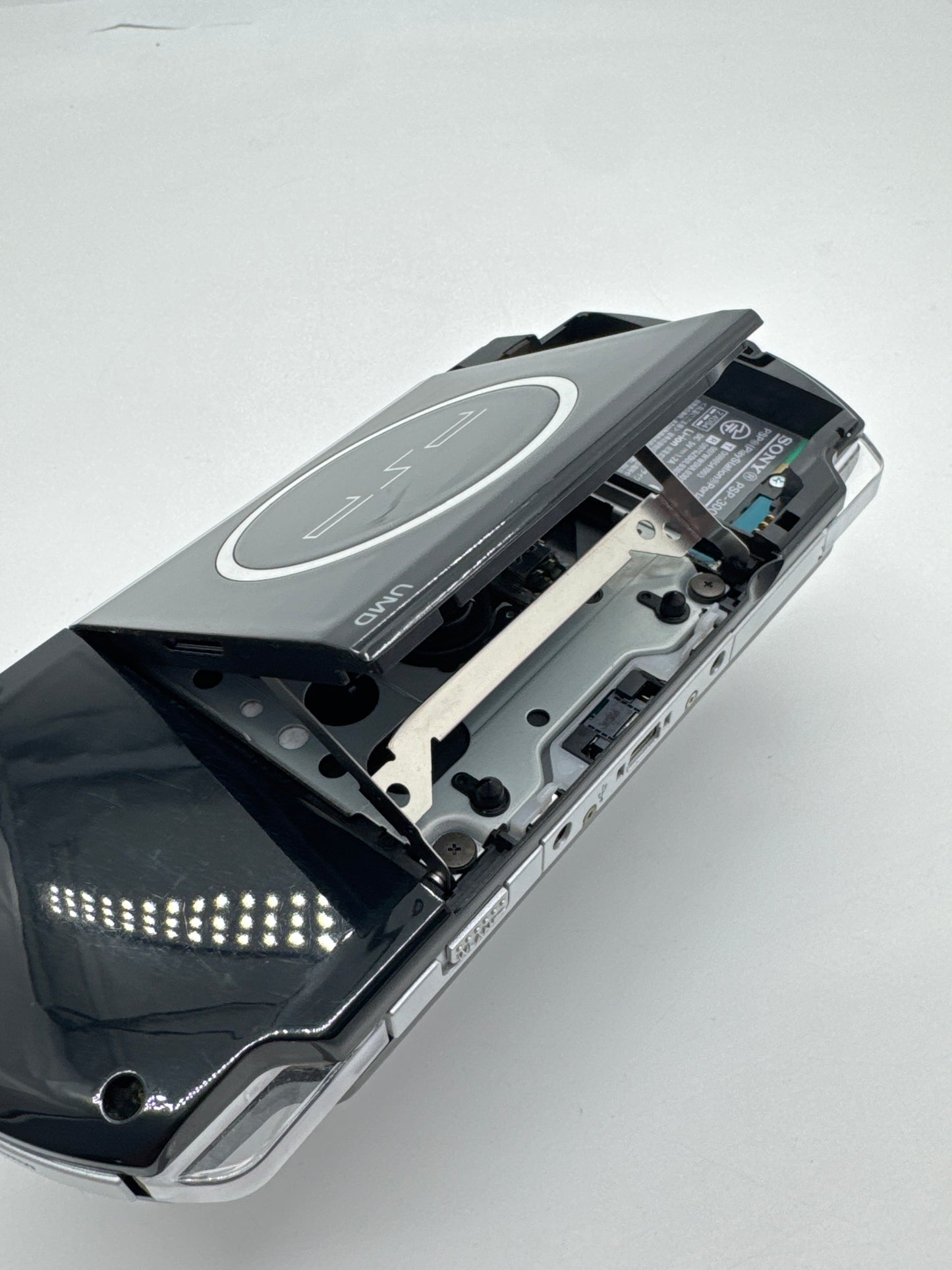 Sony PSP-3000 Console #436 Bad Arrows No Battery or Back Lid No Charger READ AS IS