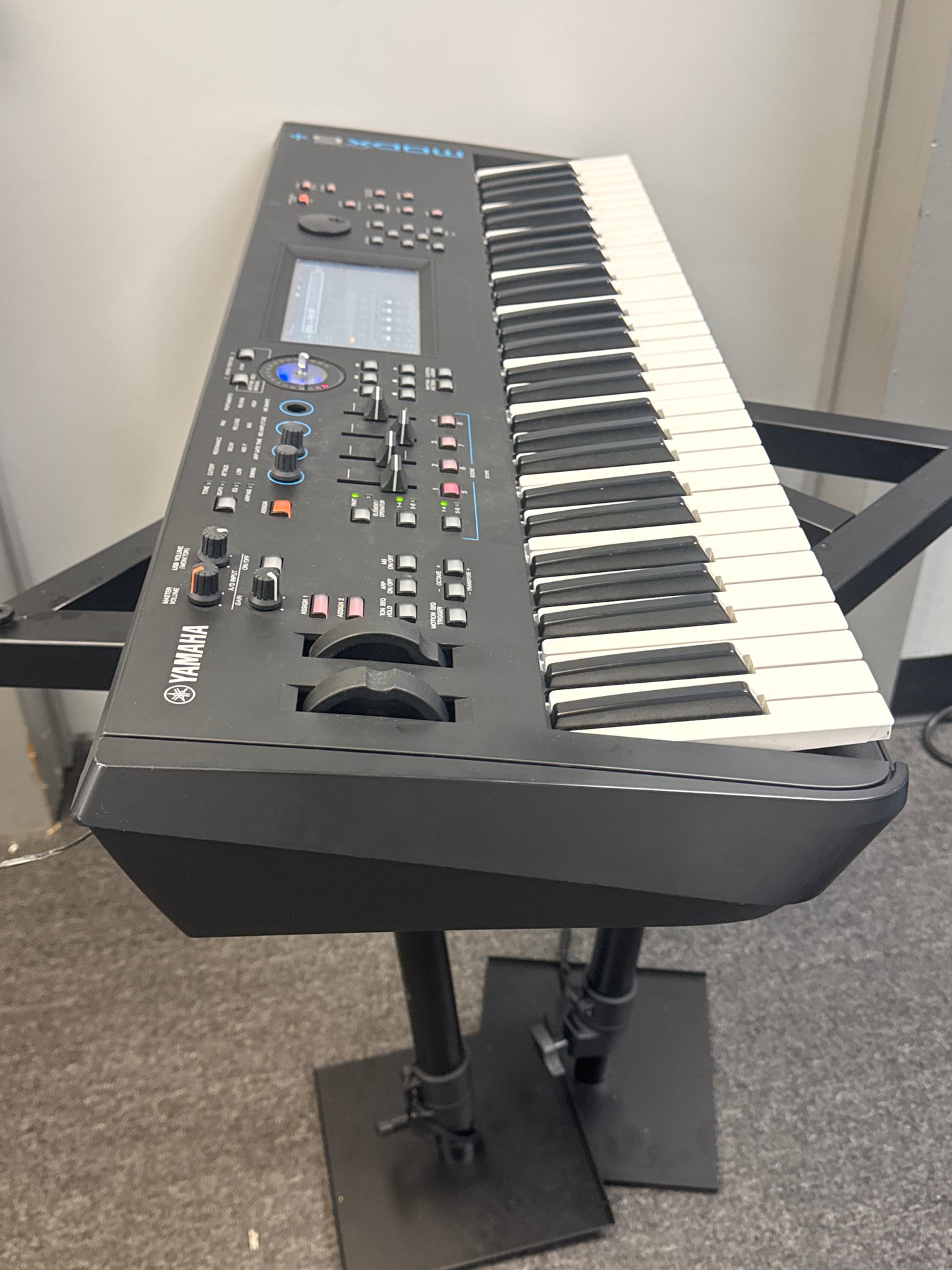 Yamaha MODX6+ 61 Semi-weighted Key Synthesizer w/ power supply