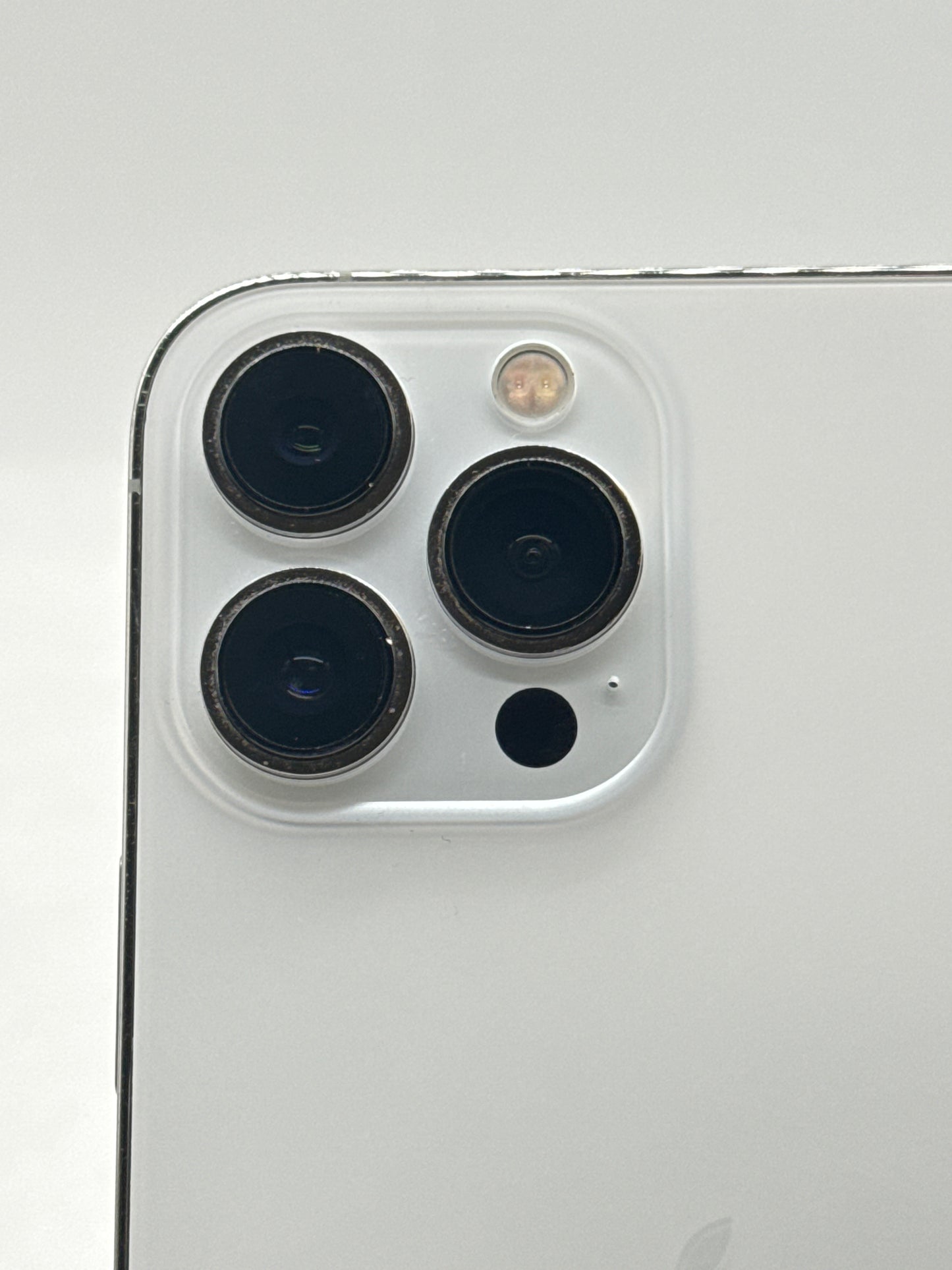 Unlocked Apple iPhone 13 Pro Max A2484 128GB Silver - Cracked Back