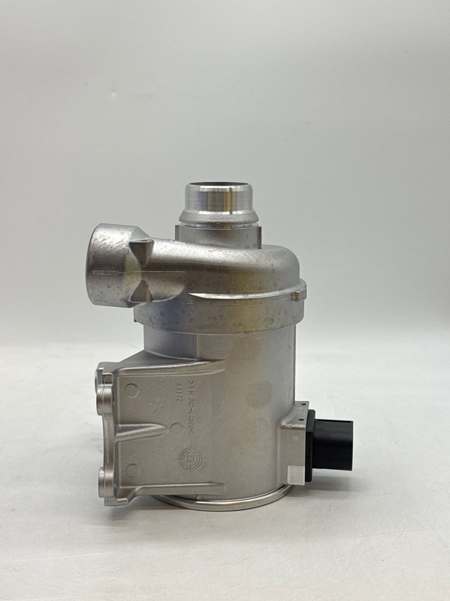 Genuine Volvo Coolant Pump Silver - 32382249 - Germany