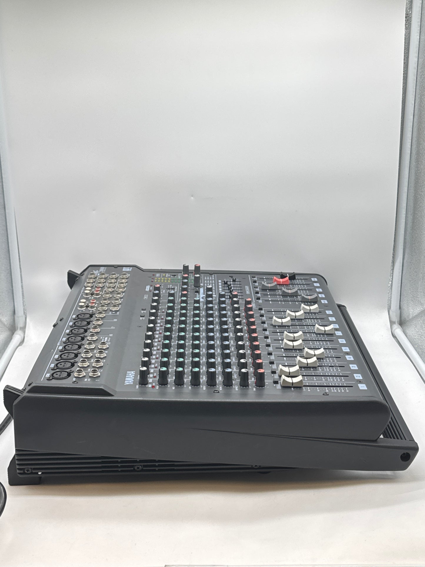 Yamaha EMX2000 12 Channel Powered Mixer
