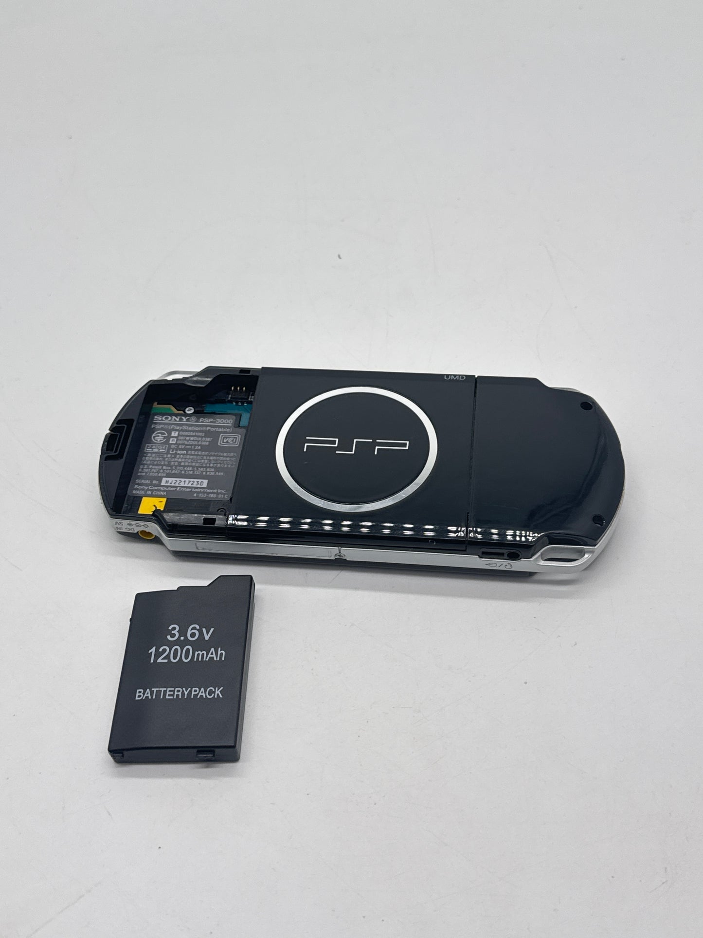 PlayStation Portable PSP-3000 Piano Black Console #671 - Missing Battery Lid - Bad UMD